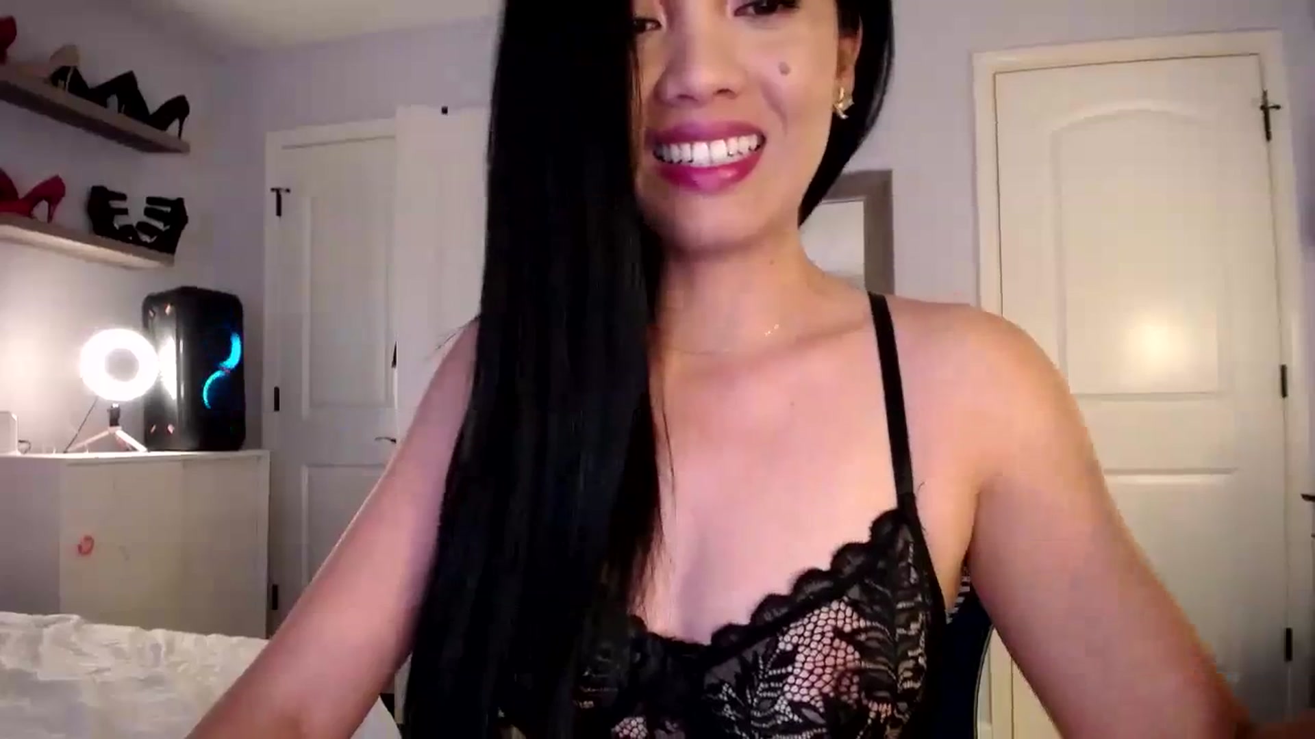 Gallery image thumbnail from AsianLuv_4U's myfreecams stream on, 10/16/2023, 18:28 image 6 of 20