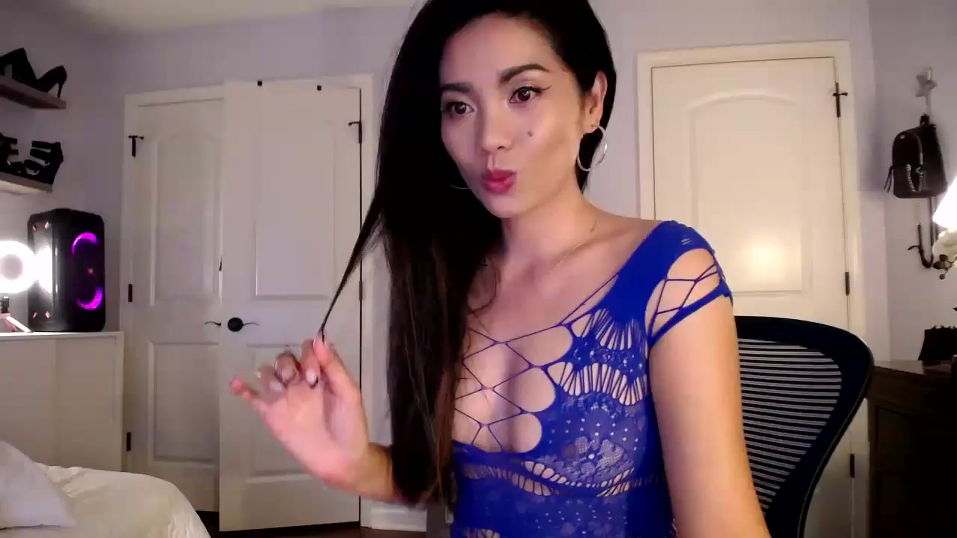 Gallery image thumbnail from AsianLuv_4U's myfreecams stream on, 10/23/2023, 19:10 image 14 of 20