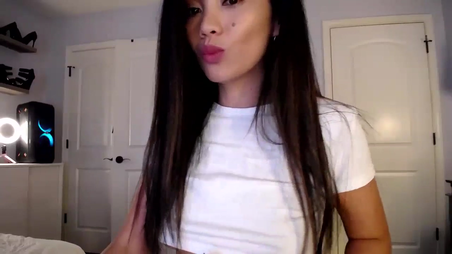 Gallery image thumbnail from AsianLuv_4U's myfreecams stream on, 10/26/2023, 18:04 image 20 of 20