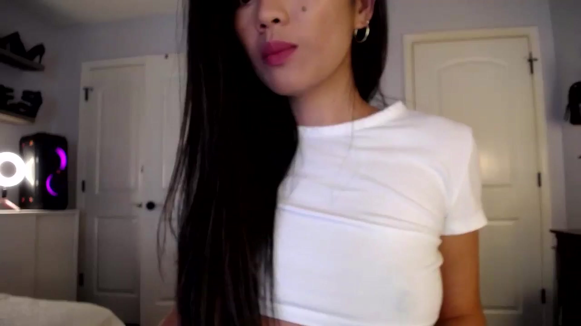 Gallery image thumbnail from AsianLuv_4U's myfreecams stream on, 10/26/2023, 18:04 image 1 of 20