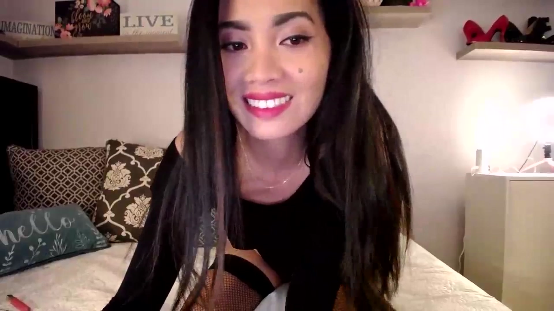 Gallery image thumbnail from AsianLuv_4U's myfreecams stream on, 10/30/2023, 16:49 image 10 of 20