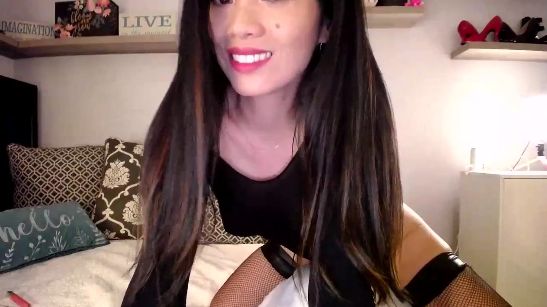 Gallery image thumbnail from AsianLuv_4U's myfreecams stream on, 10/30/2023, 16:49 image 13 of 20