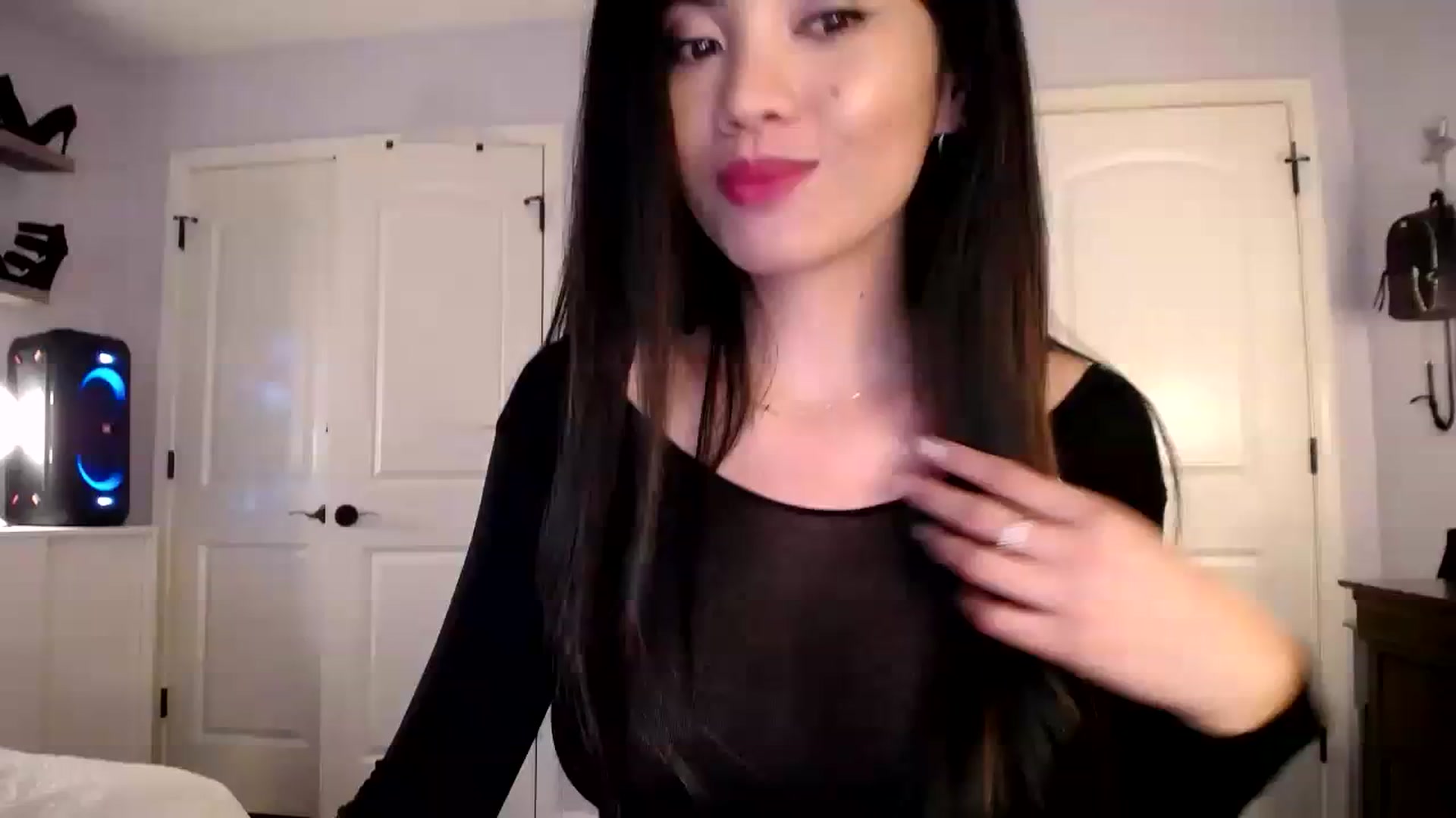 Gallery image thumbnail from AsianLuv_4U's myfreecams stream on, 10/30/2023, 18:38 image 18 of 20