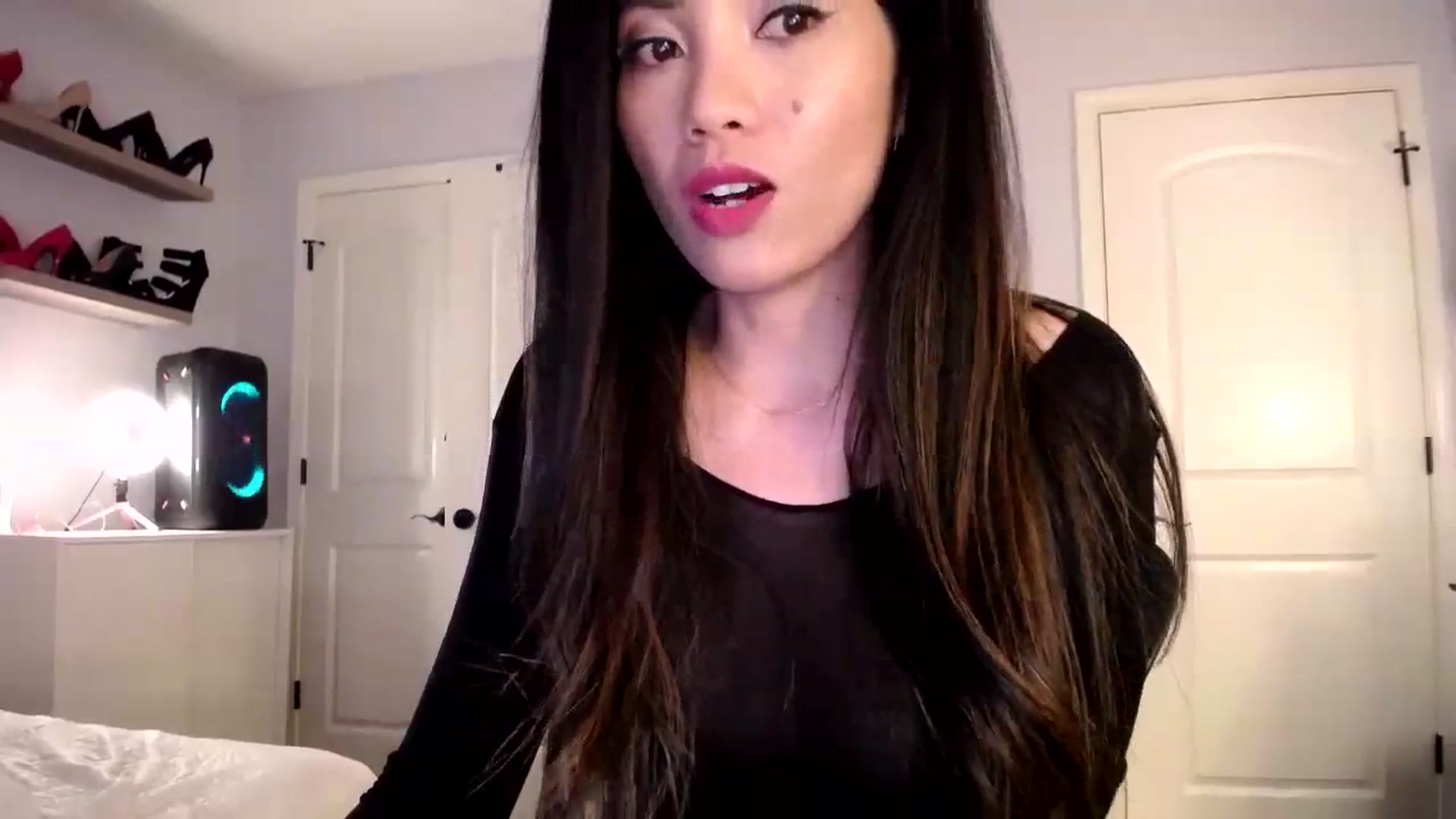 Gallery image thumbnail from AsianLuv_4U's myfreecams stream on, 10/30/2023, 18:38 image 10 of 20