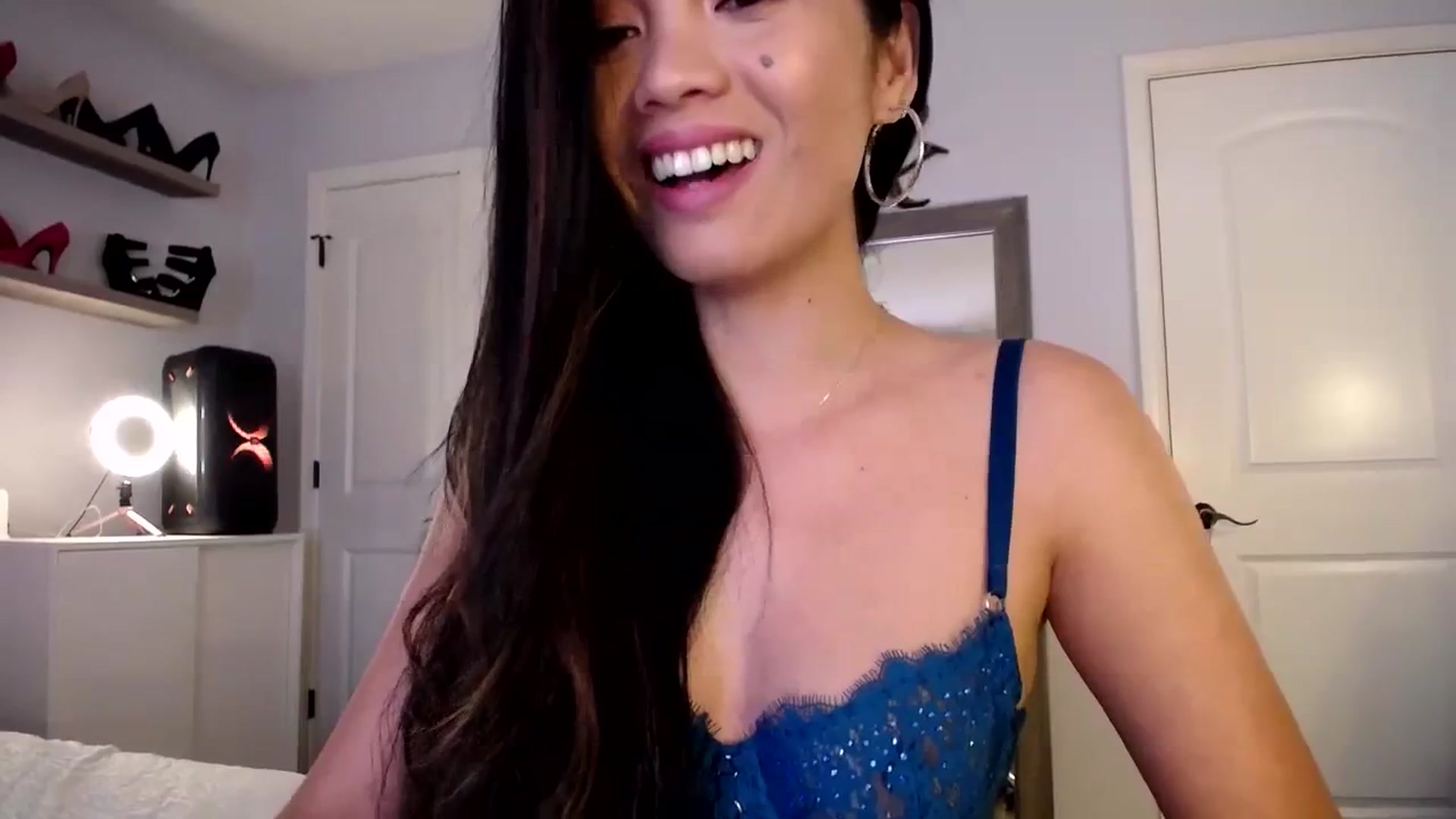 Gallery image thumbnail from AsianLuv_4U's myfreecams stream on, 11/16/2023, 17:16 image 18 of 20