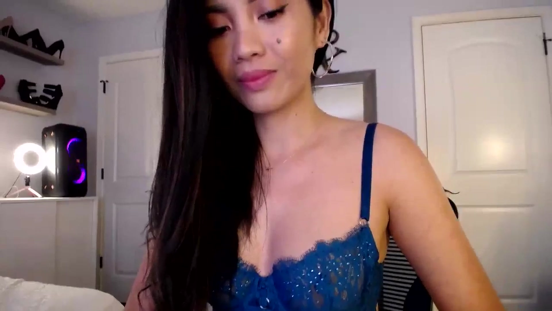 Gallery image thumbnail from AsianLuv_4U's myfreecams stream on, 11/16/2023, 17:16 image 19 of 20