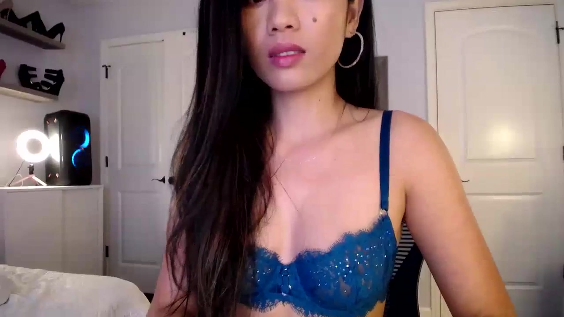 Gallery image thumbnail from AsianLuv_4U's myfreecams stream on, 11/16/2023, 18:29 image 8 of 20