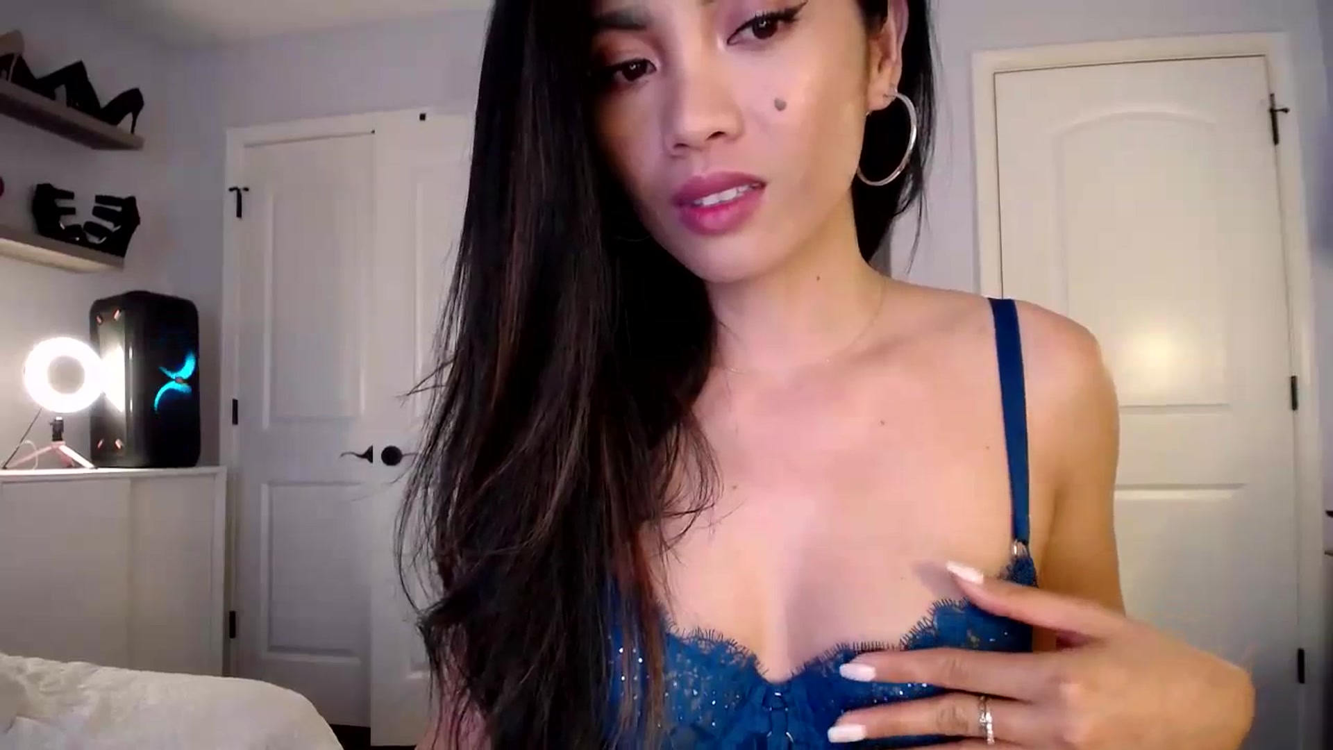 Gallery image thumbnail from AsianLuv_4U's myfreecams stream on, 11/16/2023, 18:29 image 20 of 20
