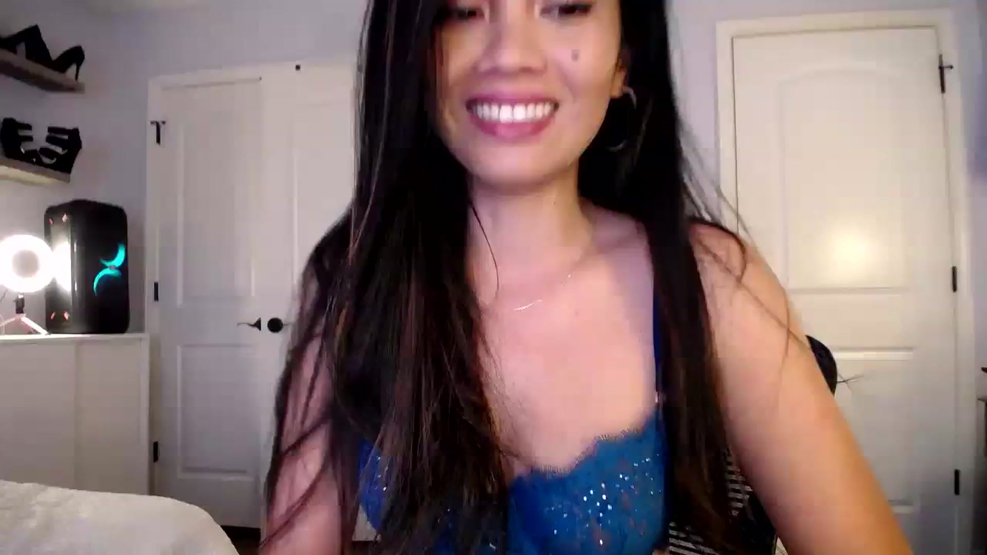 Gallery image thumbnail from AsianLuv_4U's myfreecams stream on, 11/16/2023, 18:29 image 10 of 20