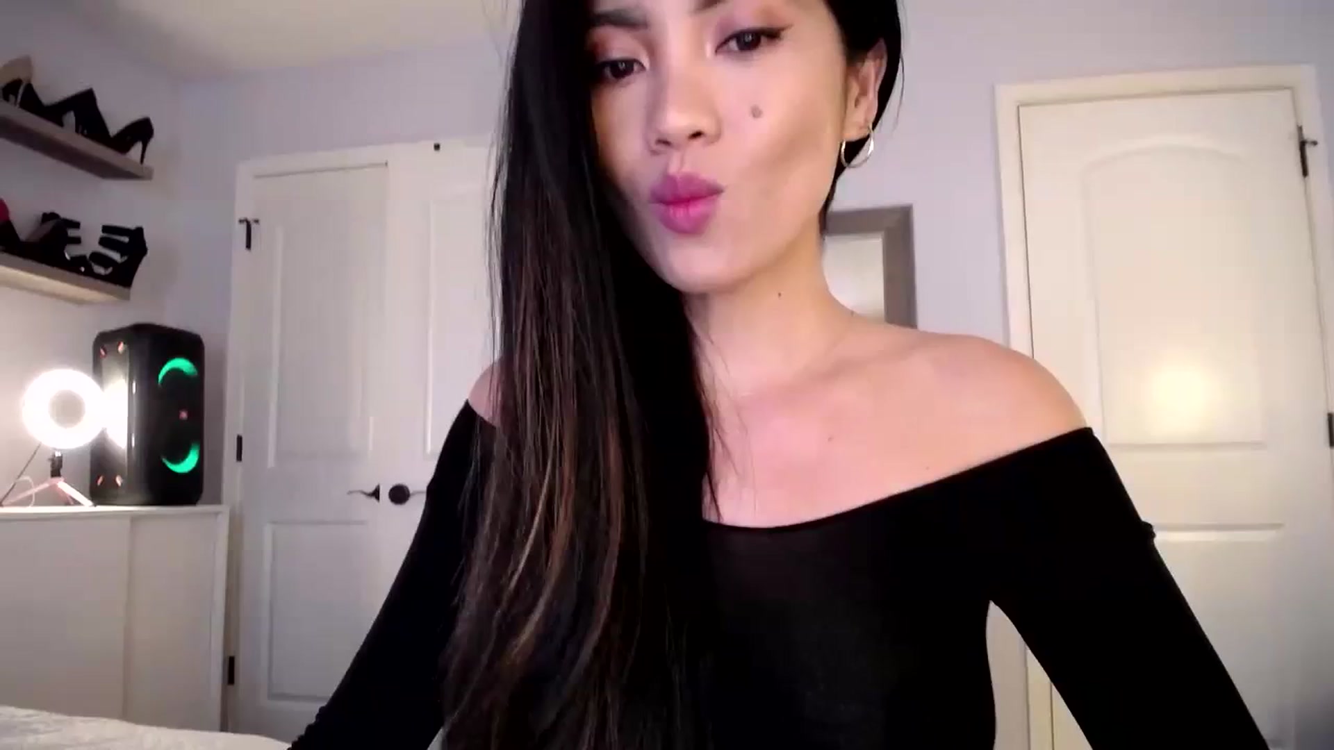 Gallery image thumbnail from AsianLuv_4U's myfreecams stream on, 11/20/2023, 16:48 image 4 of 20