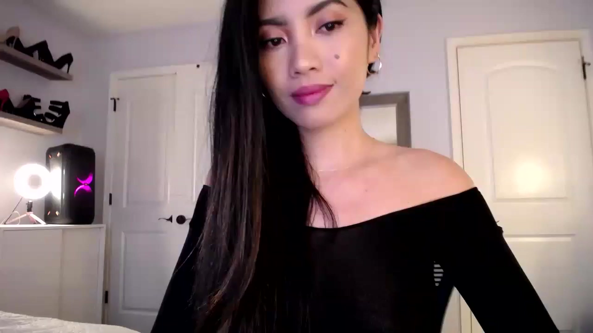Gallery image thumbnail from AsianLuv_4U's myfreecams stream on, 11/20/2023, 16:48 image 12 of 20