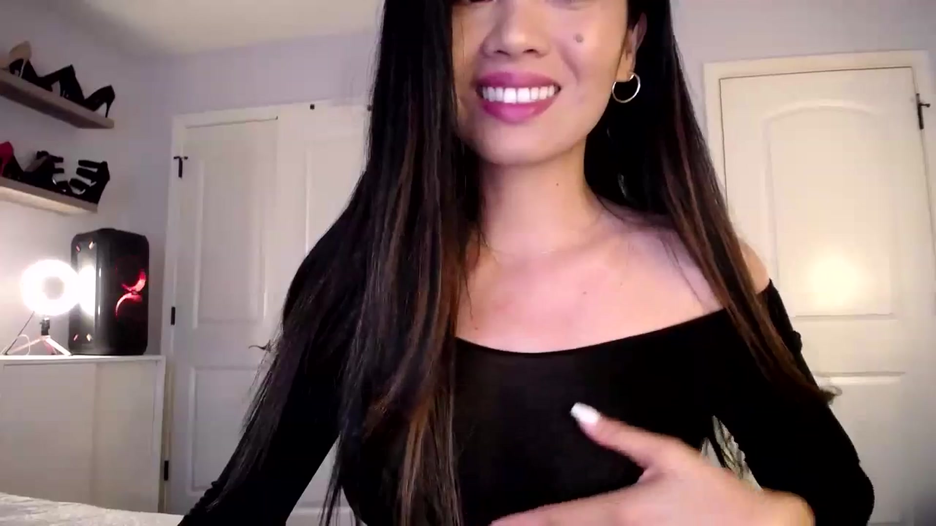 Gallery image thumbnail from AsianLuv_4U's myfreecams stream on, 11/20/2023, 16:48 image 11 of 20