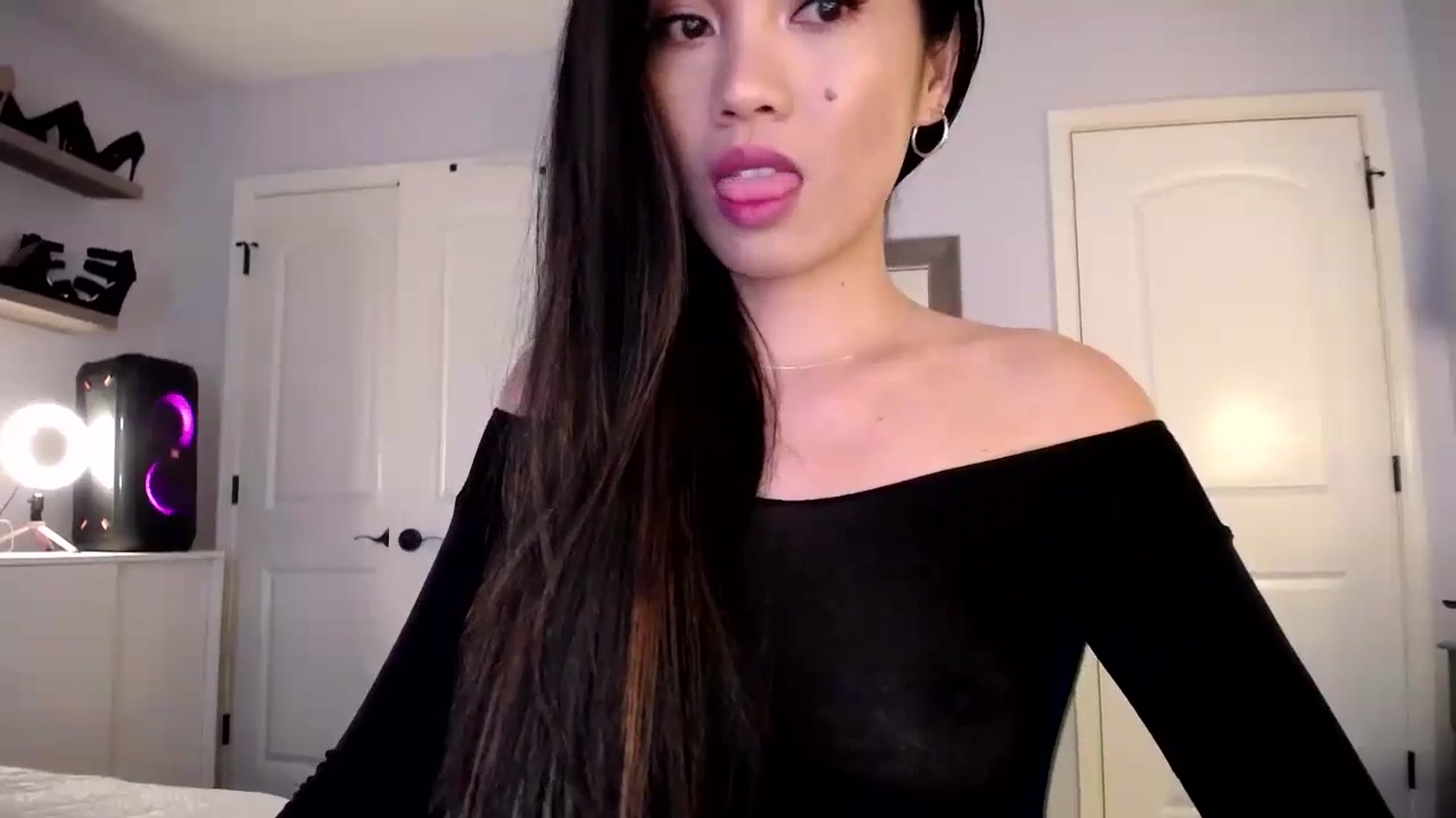 Gallery image thumbnail from AsianLuv_4U's myfreecams stream on, 11/20/2023, 16:48 image 20 of 20