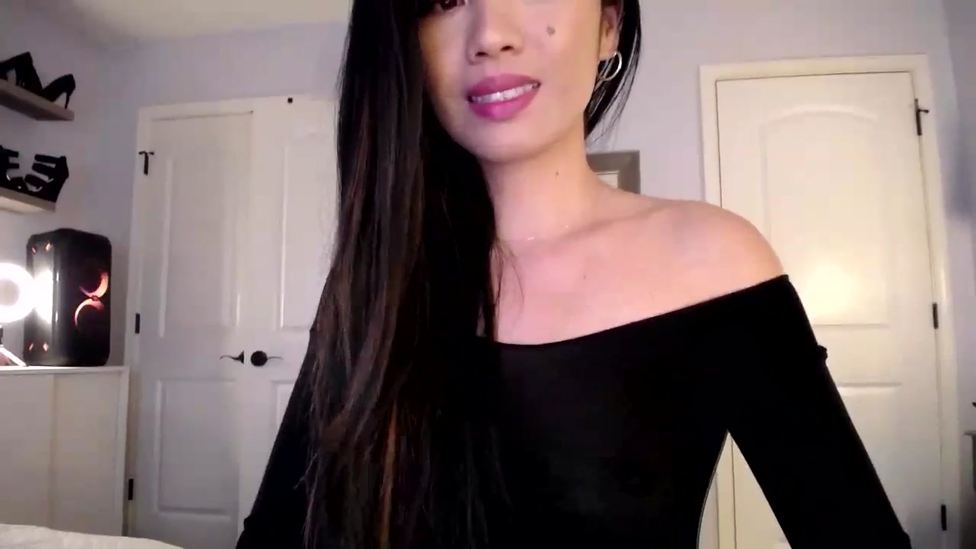 Gallery image thumbnail from AsianLuv_4U's myfreecams stream on, 11/20/2023, 16:48 image 15 of 20