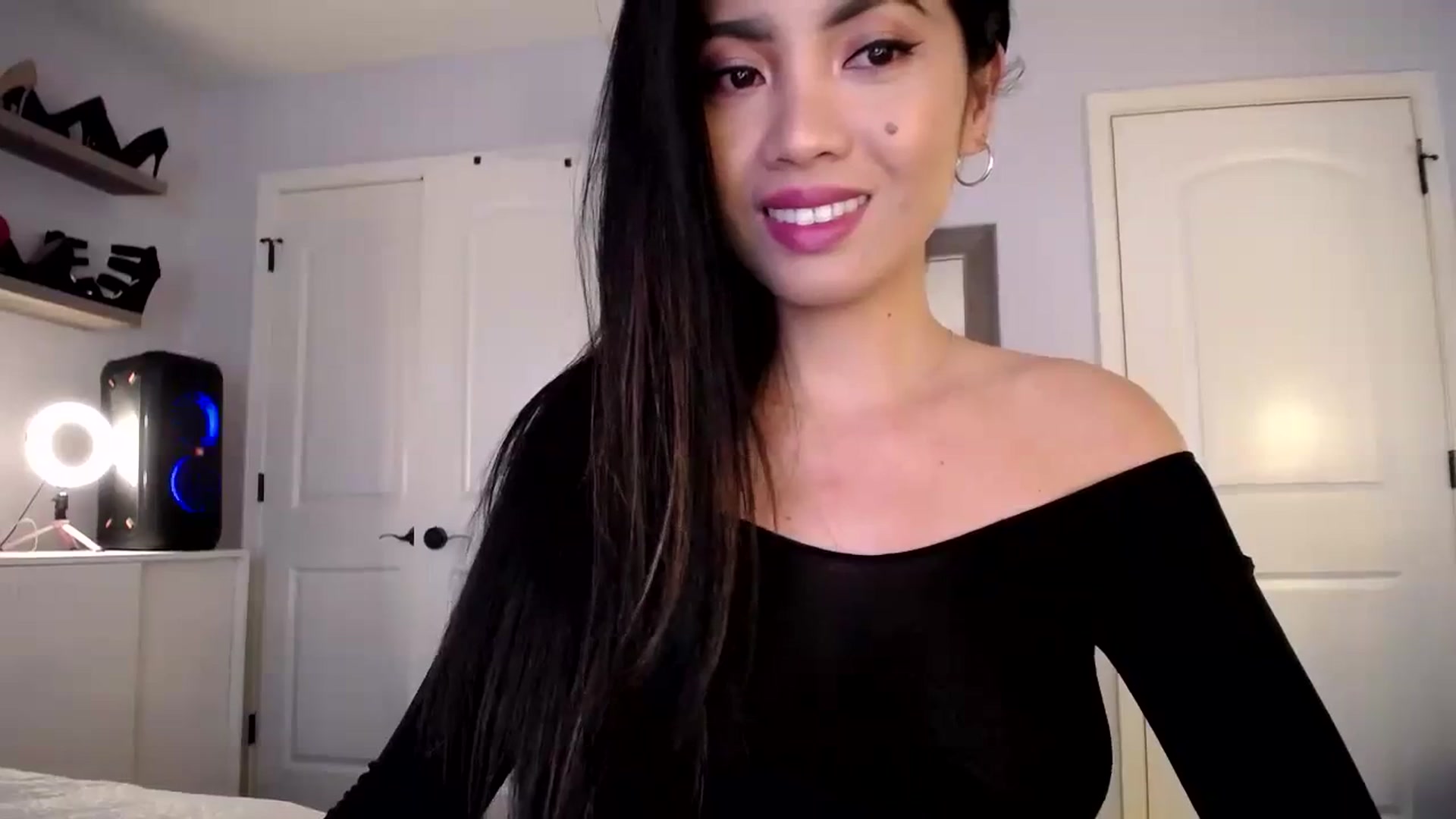 Gallery image thumbnail from AsianLuv_4U's myfreecams stream on, 11/20/2023, 16:48 image 3 of 20
