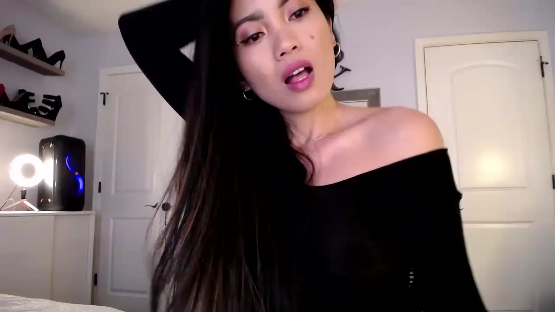 Gallery image thumbnail from AsianLuv_4U's myfreecams stream on, 11/20/2023, 16:48 image 5 of 20