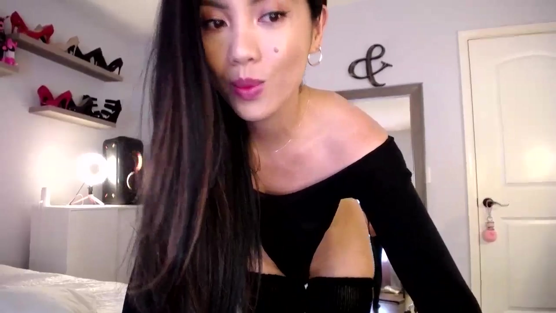 Gallery image thumbnail from AsianLuv_4U's myfreecams stream on, 11/20/2023, 16:48 image 19 of 20