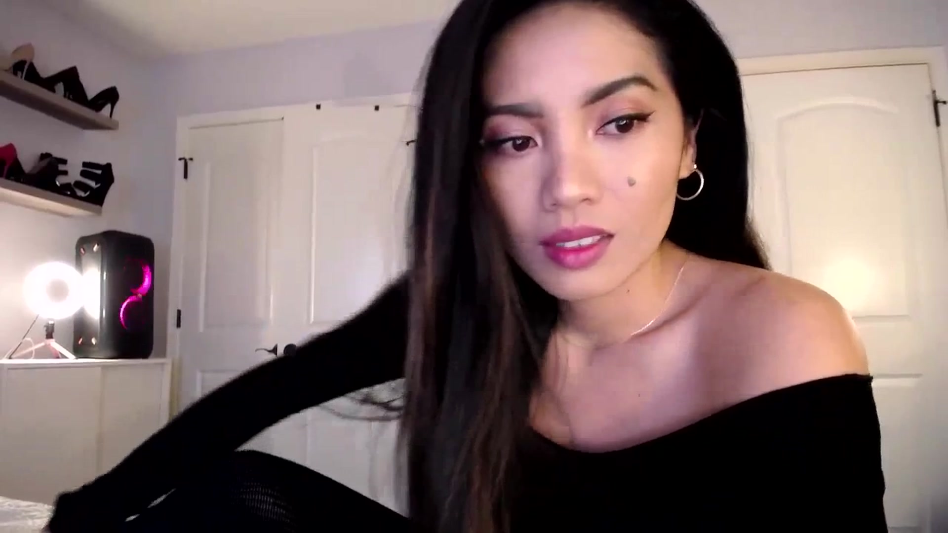 Gallery image thumbnail from AsianLuv_4U's myfreecams stream on, 11/20/2023, 16:48 image 14 of 20