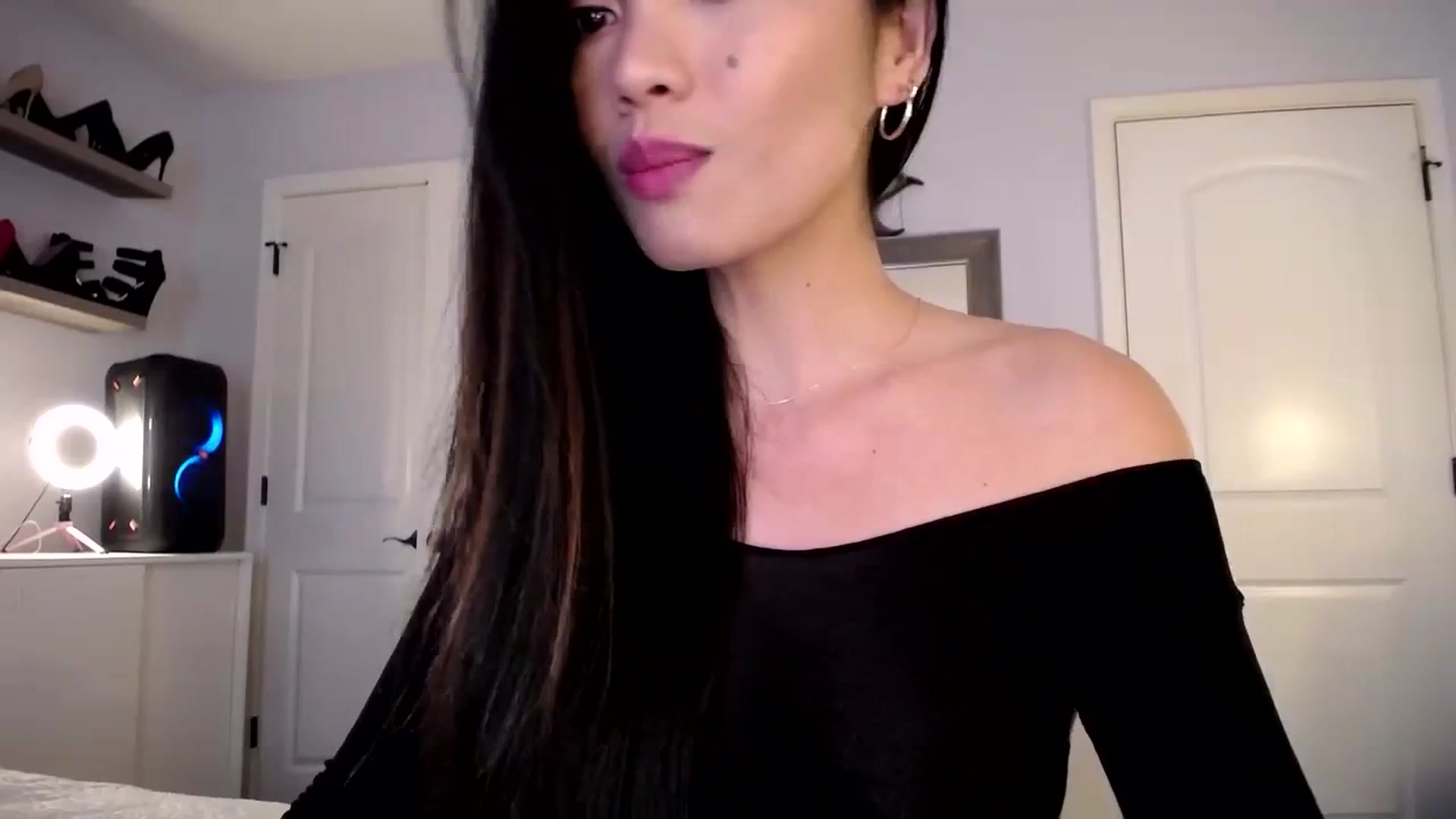 Gallery image thumbnail from AsianLuv_4U's myfreecams stream on, 11/20/2023, 16:48 image 7 of 20