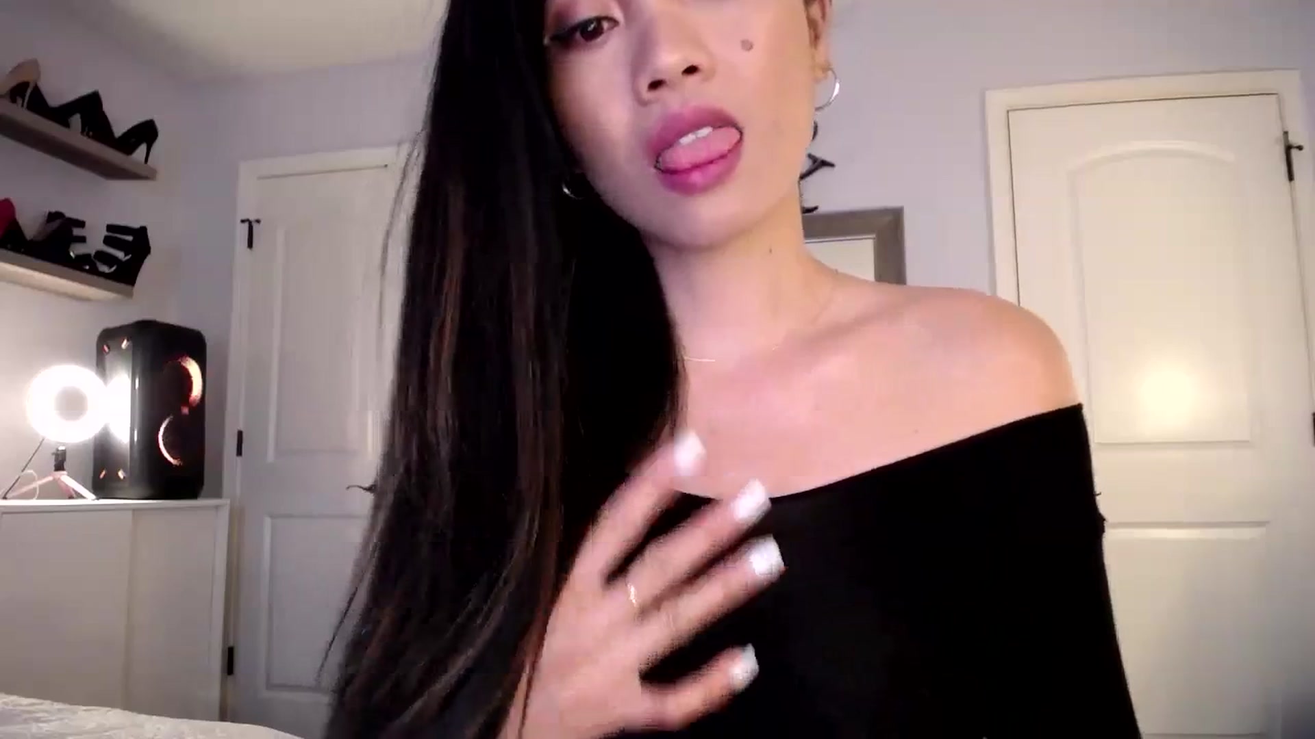 Gallery image thumbnail from AsianLuv_4U's myfreecams stream on, 11/20/2023, 16:48 image 9 of 20
