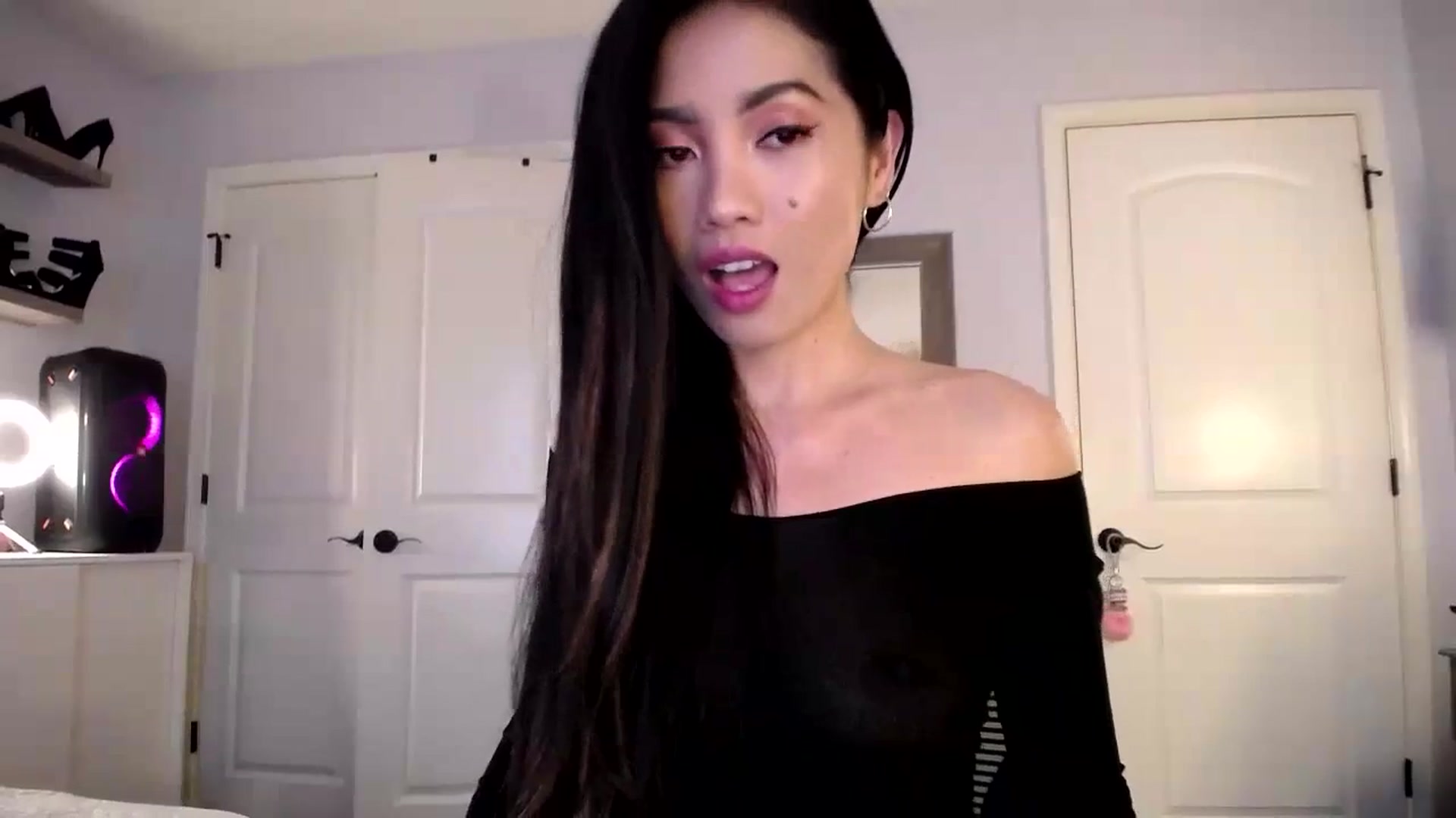 Gallery image thumbnail from AsianLuv_4U's myfreecams stream on, 11/20/2023, 16:48 image 16 of 20