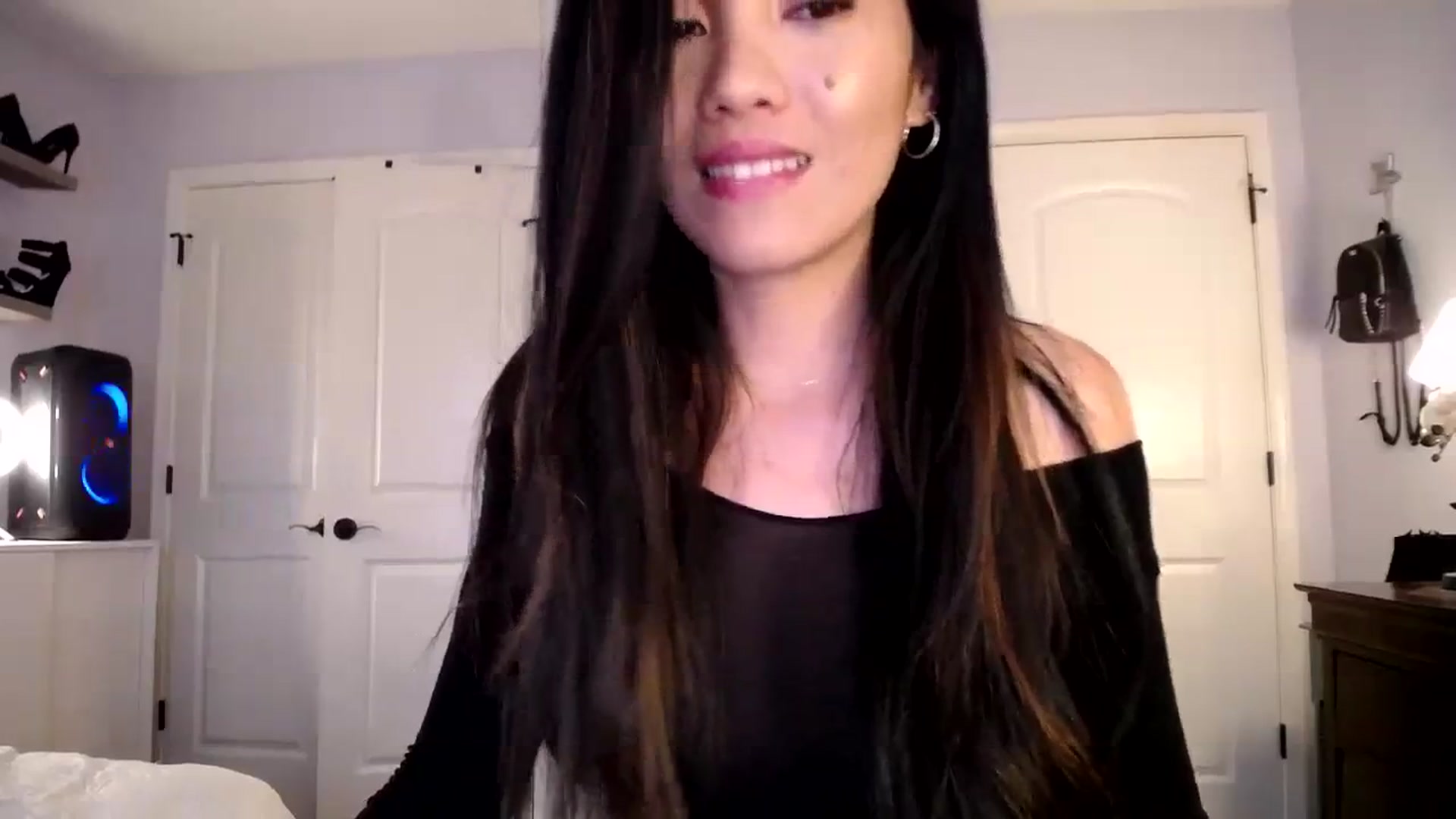 Gallery image thumbnail from AsianLuv_4U's myfreecams stream on, 11/20/2023, 18:25 image 20 of 20