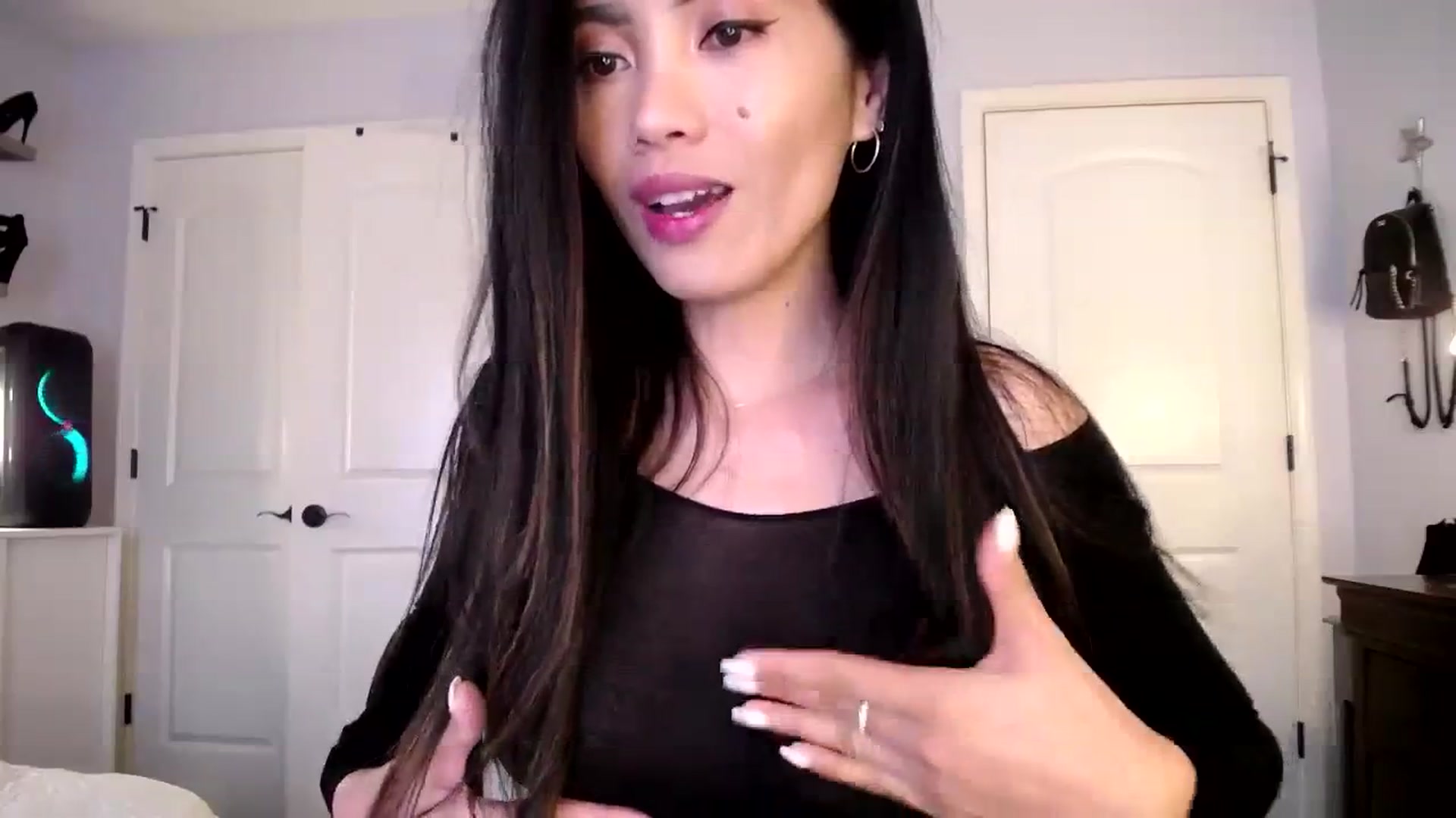 Gallery image thumbnail from AsianLuv_4U's myfreecams stream on, 11/20/2023, 18:25 image 10 of 20