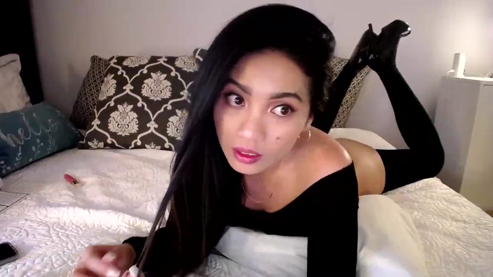Gallery image thumbnail from AsianLuv_4U's myfreecams stream on, 11/20/2023, 18:25 image 3 of 20