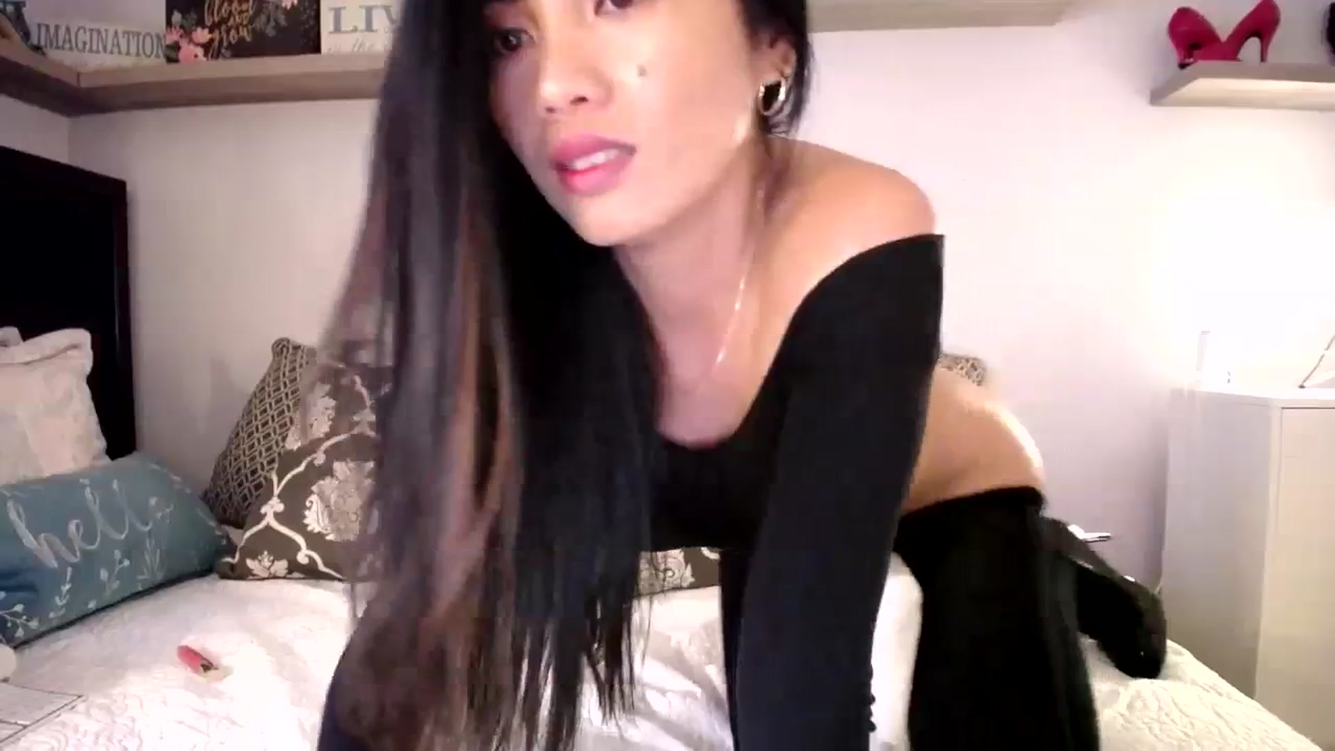 Gallery image thumbnail from AsianLuv_4U's myfreecams stream on, 11/20/2023, 18:25 image 6 of 20