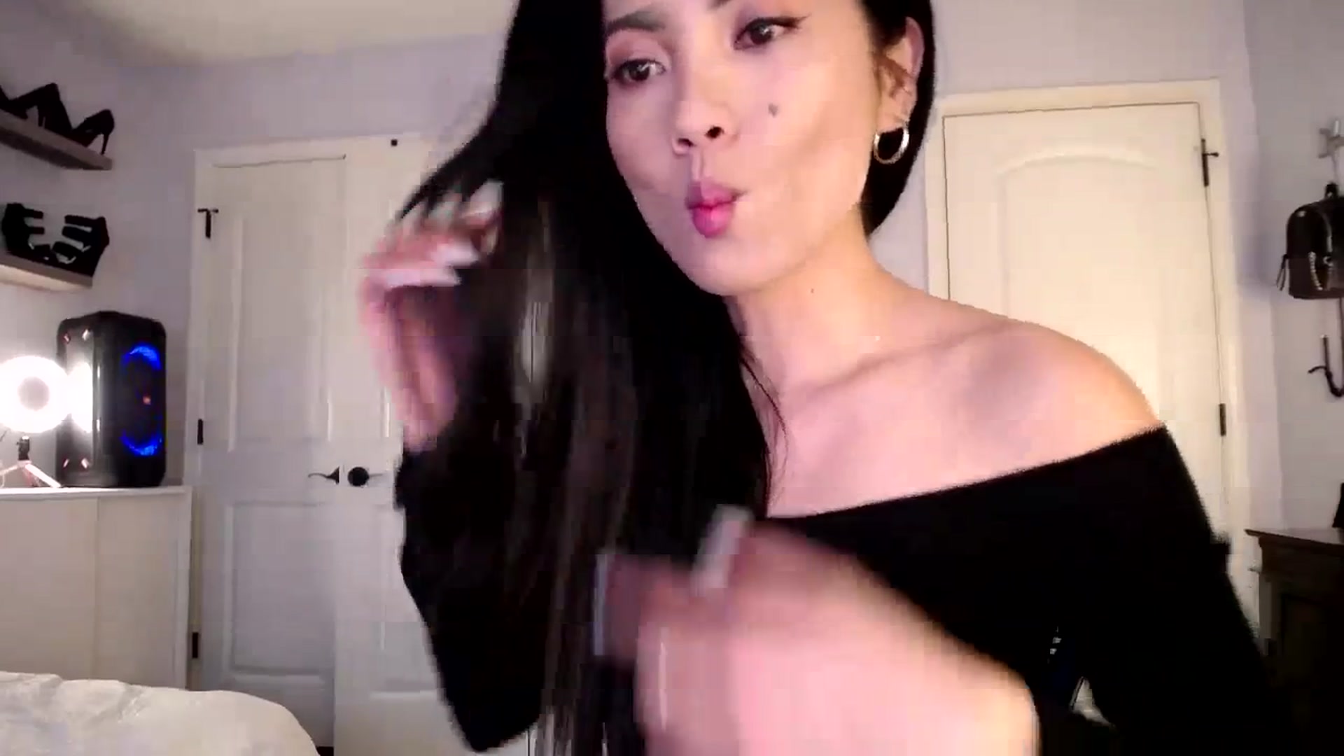 Gallery image thumbnail from AsianLuv_4U's myfreecams stream on, 11/20/2023, 18:25 image 17 of 20
