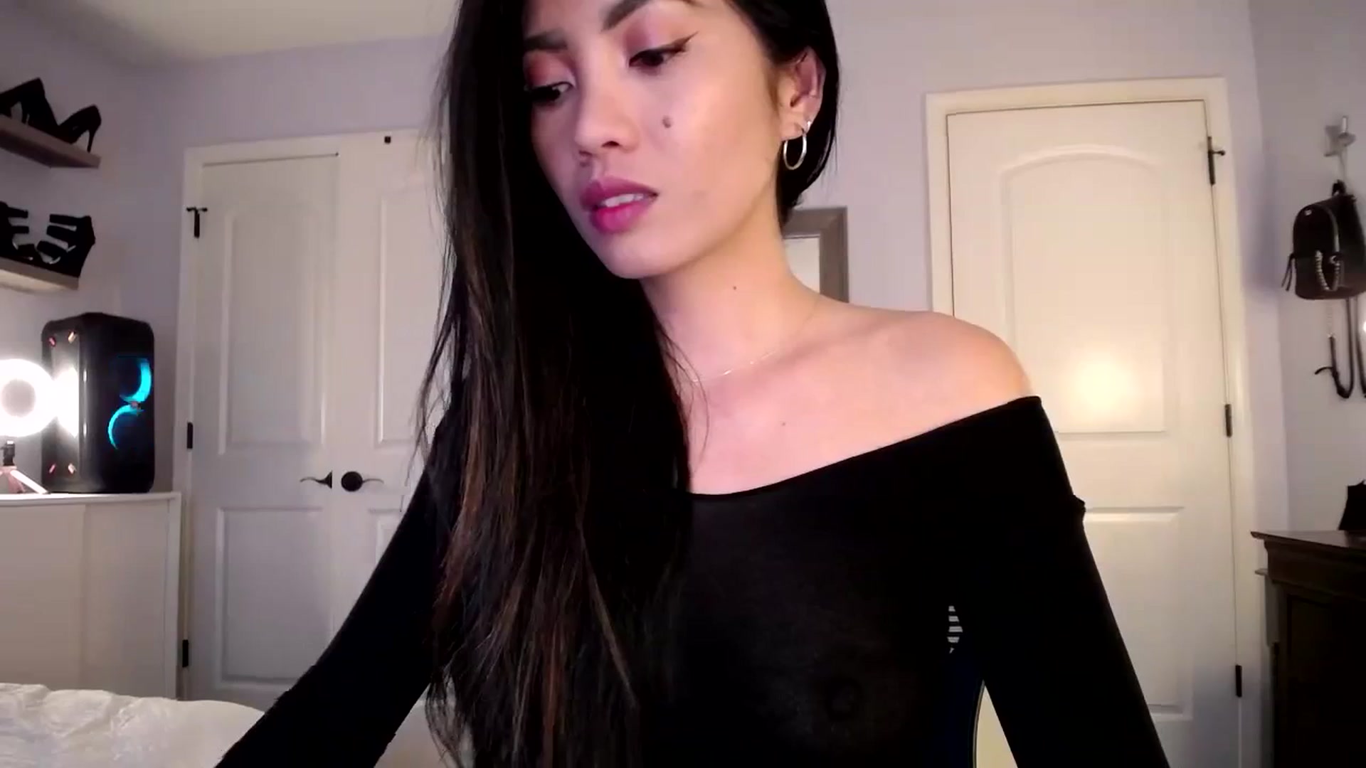 Gallery image thumbnail from AsianLuv_4U's myfreecams stream on, 11/20/2023, 18:25 image 18 of 20