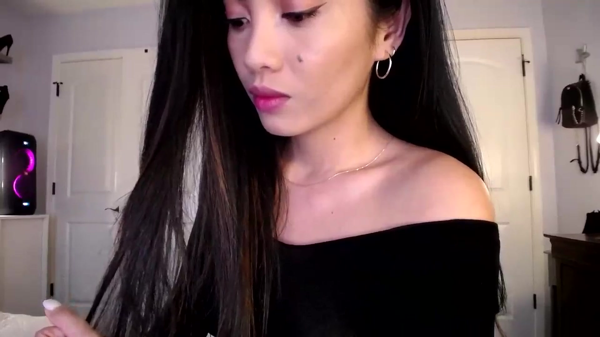 Gallery image thumbnail from AsianLuv_4U's myfreecams stream on, 11/20/2023, 18:25 image 13 of 20