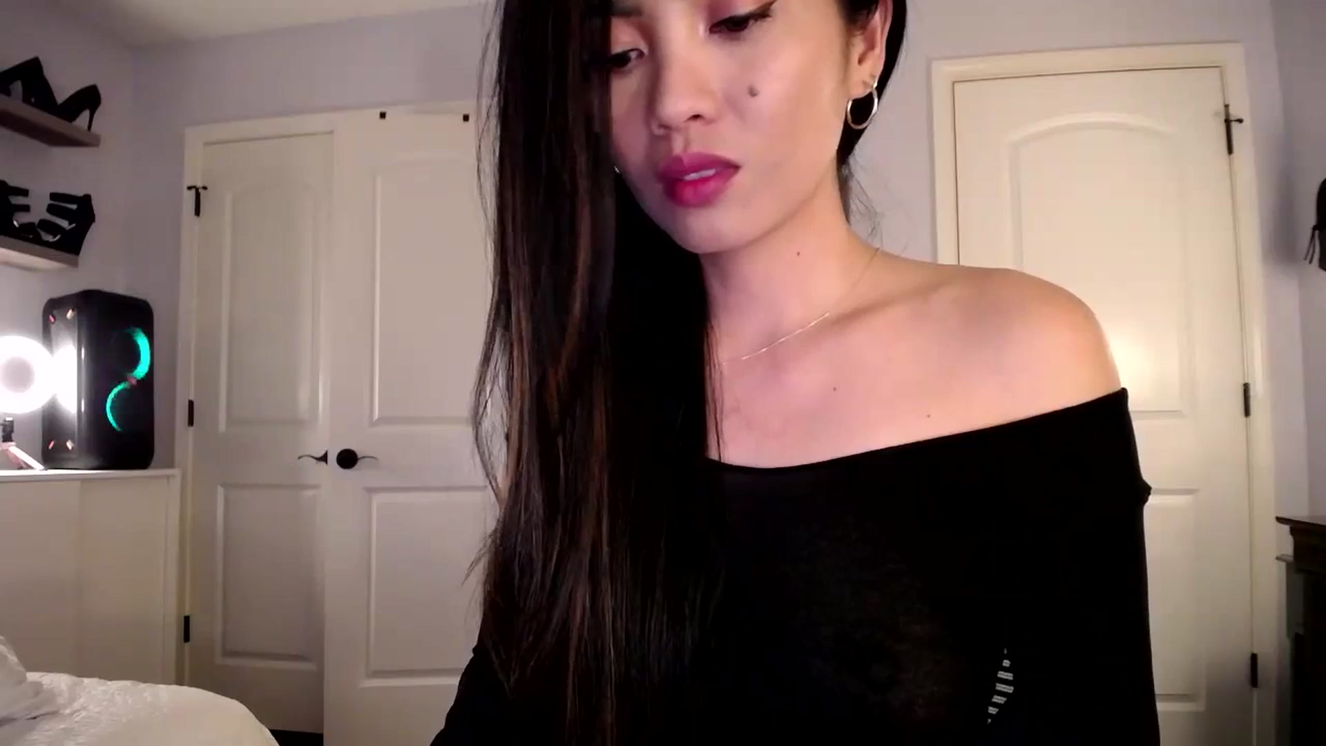 Gallery image thumbnail from AsianLuv_4U's myfreecams stream on, 11/20/2023, 20:01 image 14 of 20