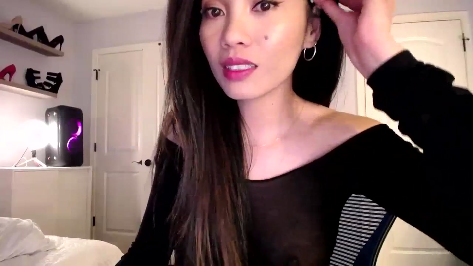Gallery image thumbnail from AsianLuv_4U's myfreecams stream on, 11/20/2023, 20:01 image 10 of 20