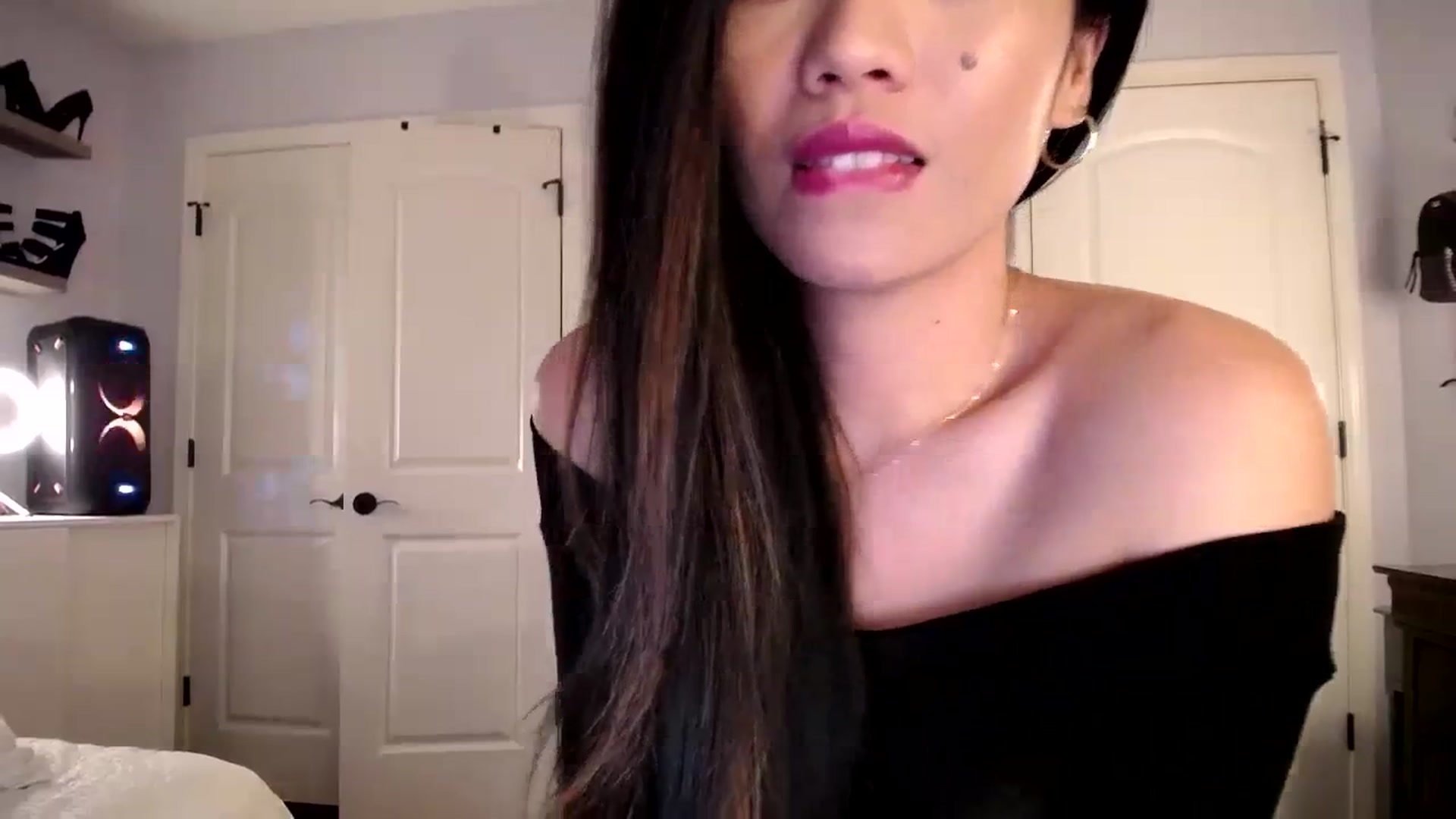 Gallery image thumbnail from AsianLuv_4U's myfreecams stream on, 11/20/2023, 20:01 image 17 of 20
