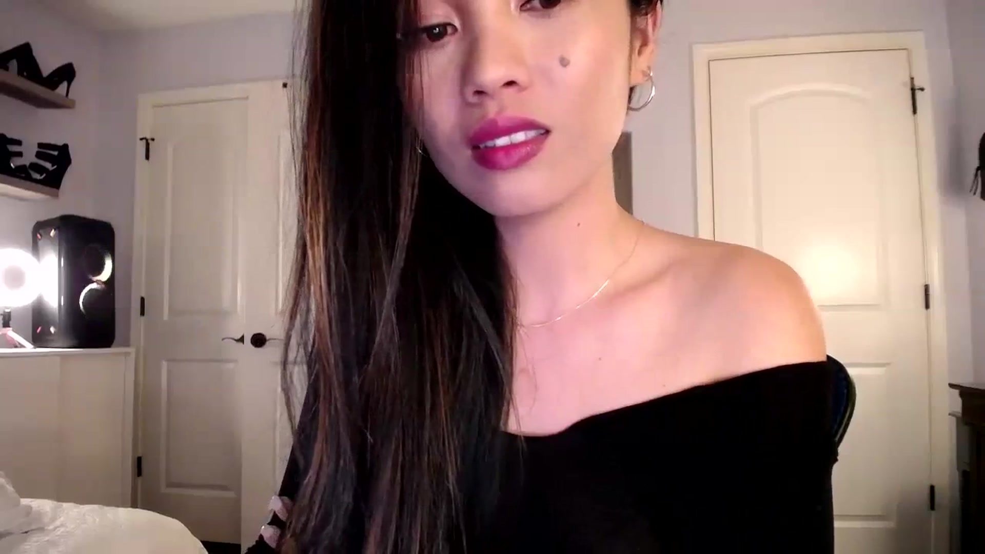 Gallery image thumbnail from AsianLuv_4U's myfreecams stream on, 11/20/2023, 20:01 image 15 of 20