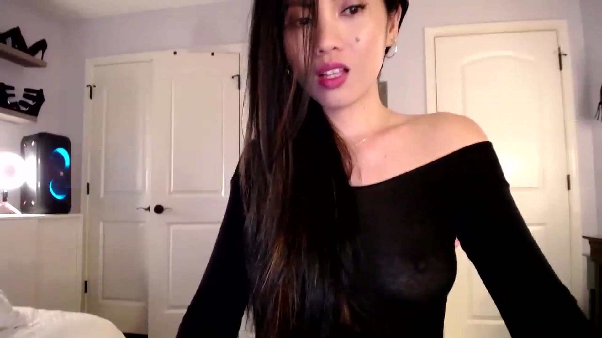 Gallery image thumbnail from AsianLuv_4U's myfreecams stream on, 11/20/2023, 20:01 image 13 of 20