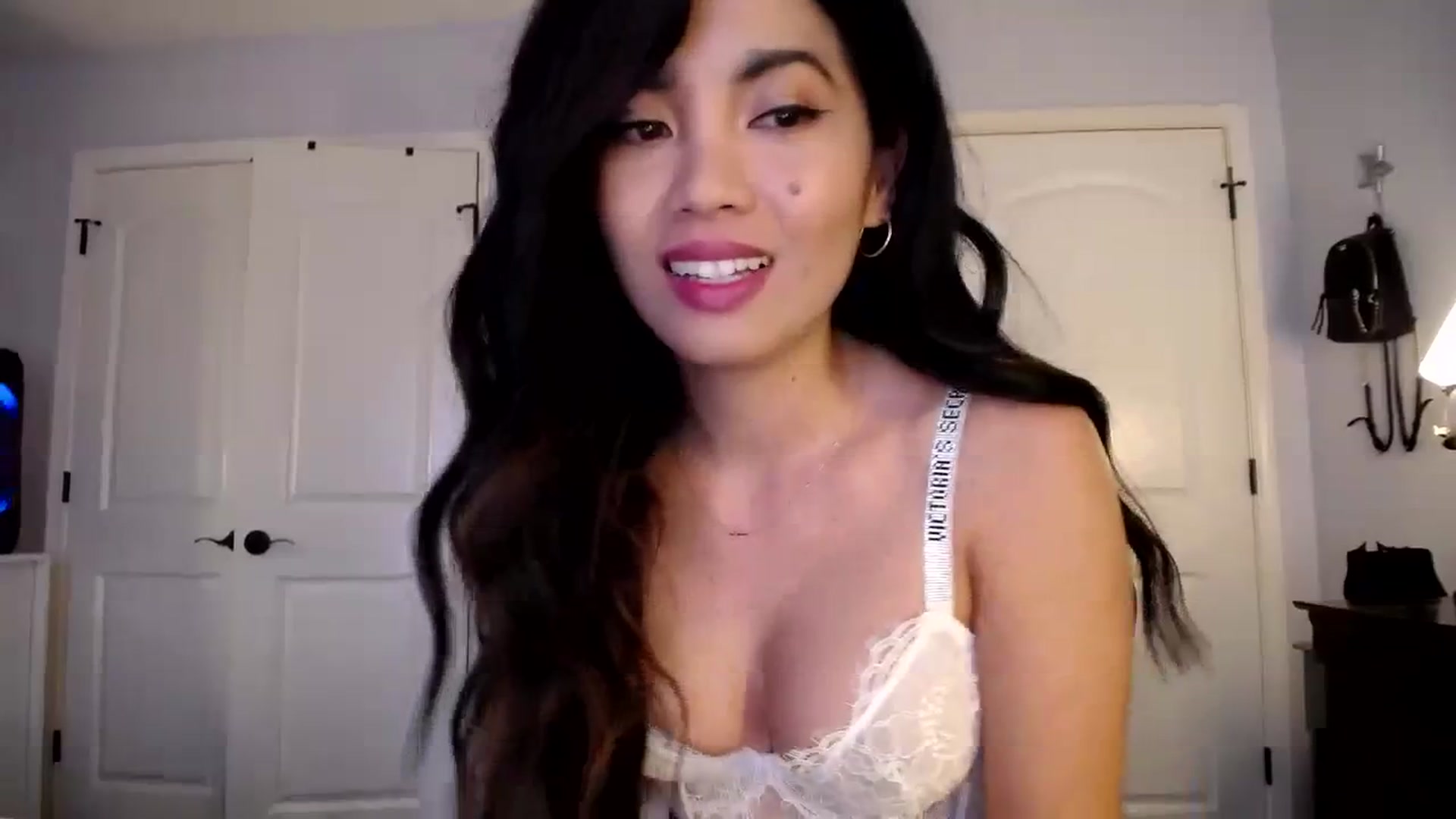 Gallery image thumbnail from AsianLuv_4U's myfreecams stream on, 12/07/2023, 19:11 image 11 of 20