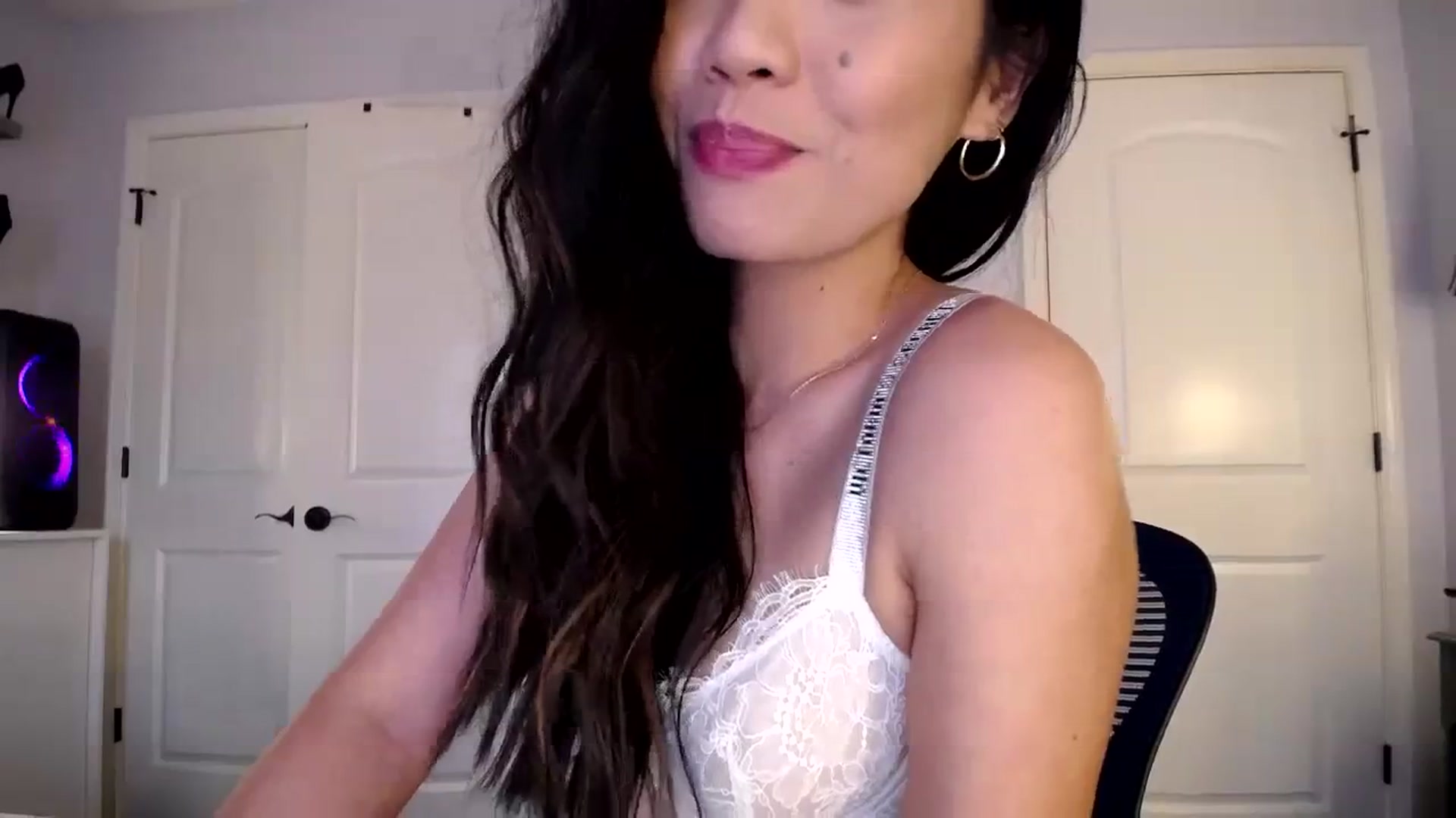 Gallery image thumbnail from AsianLuv_4U's myfreecams stream on, 12/07/2023, 20:21 image 8 of 20
