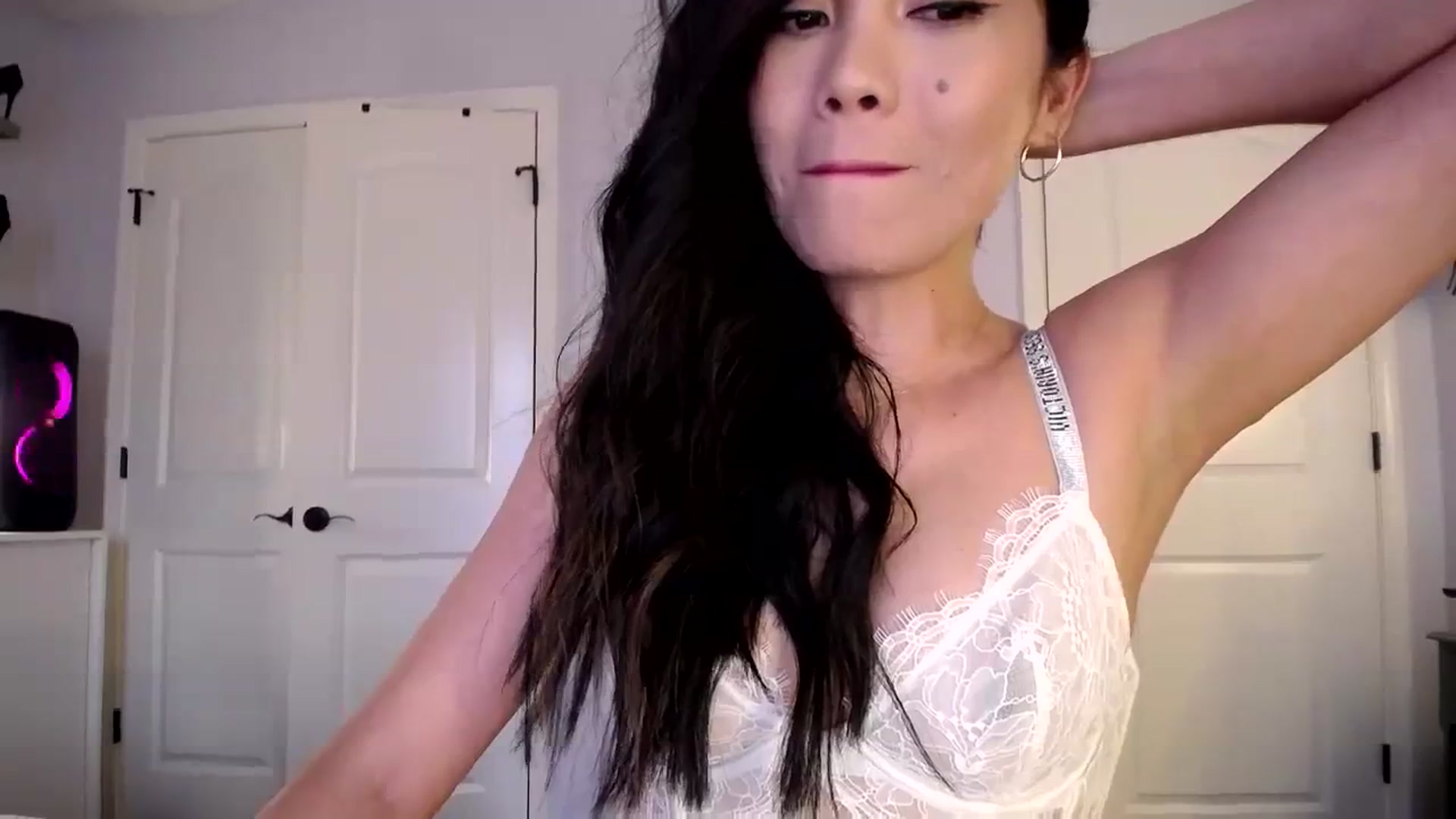 Gallery image thumbnail from AsianLuv_4U's myfreecams stream on, 12/07/2023, 20:21 image 9 of 20