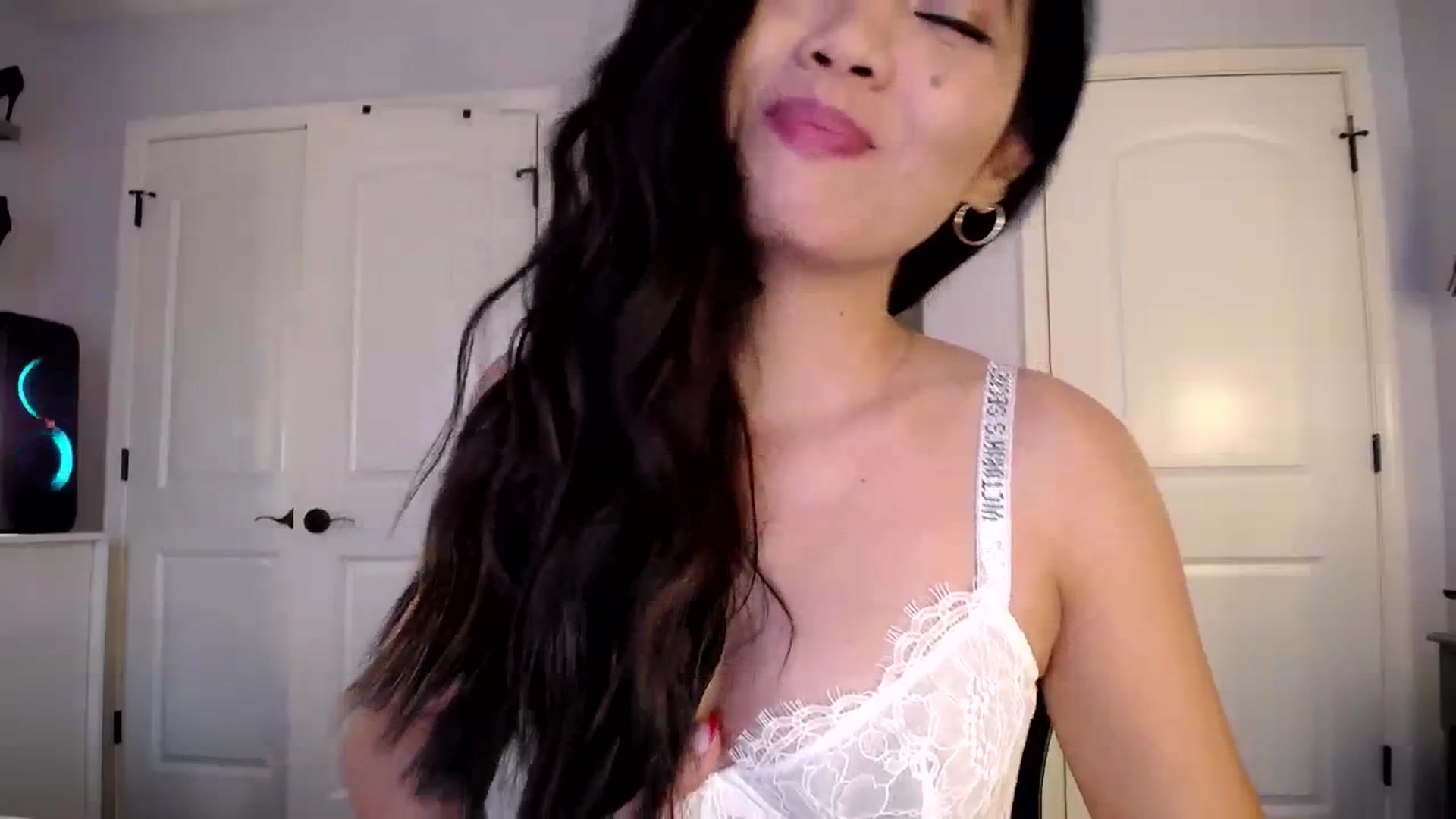 Gallery image thumbnail from AsianLuv_4U's myfreecams stream on, 12/07/2023, 20:21 image 7 of 20
