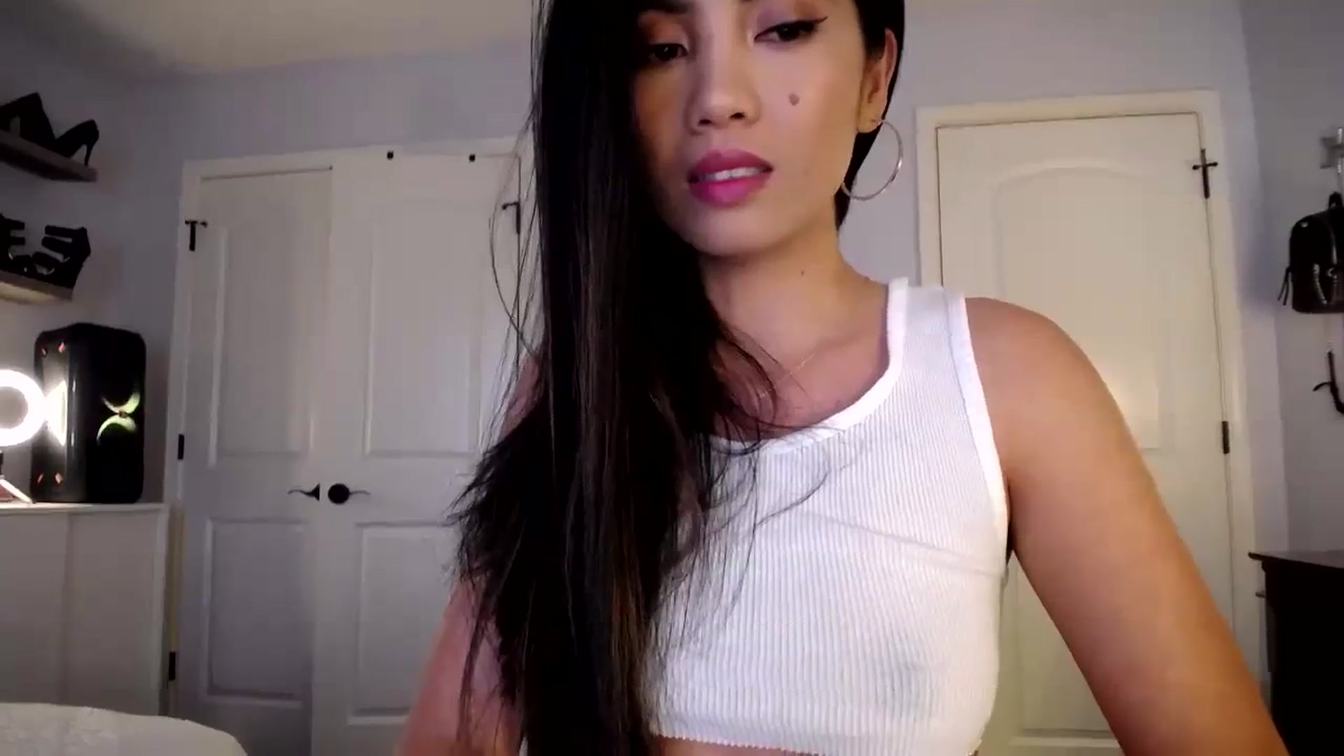Gallery image thumbnail from AsianLuv_4U's myfreecams stream on, 12/11/2023, 17:09 image 6 of 20