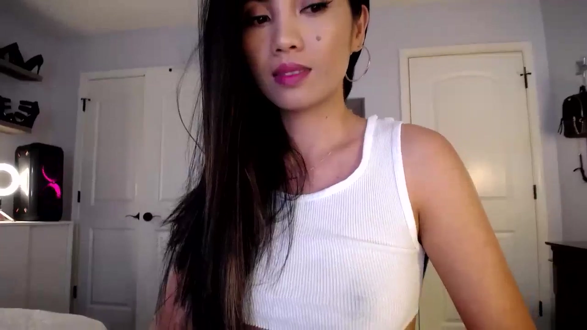 Gallery image thumbnail from AsianLuv_4U's myfreecams stream on, 12/11/2023, 17:09 image 5 of 20