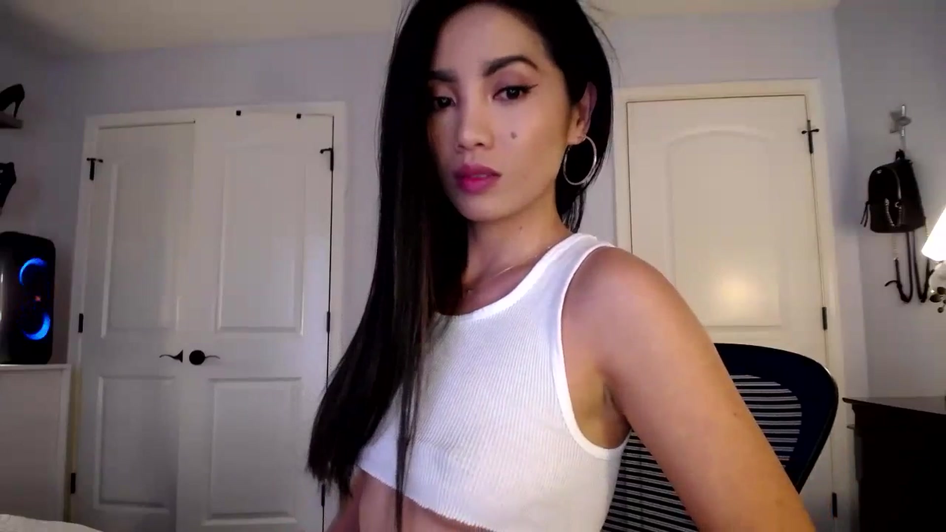 Gallery image thumbnail from AsianLuv_4U's myfreecams stream on, 12/11/2023, 17:09 image 13 of 20
