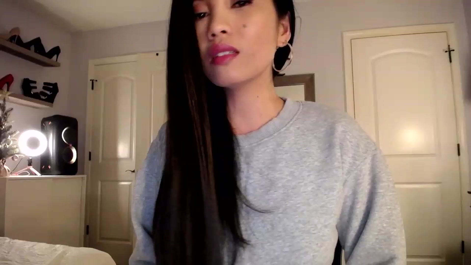 Gallery image thumbnail from AsianLuv_4U's myfreecams stream on, 12/11/2023, 23:39 image 1 of 20