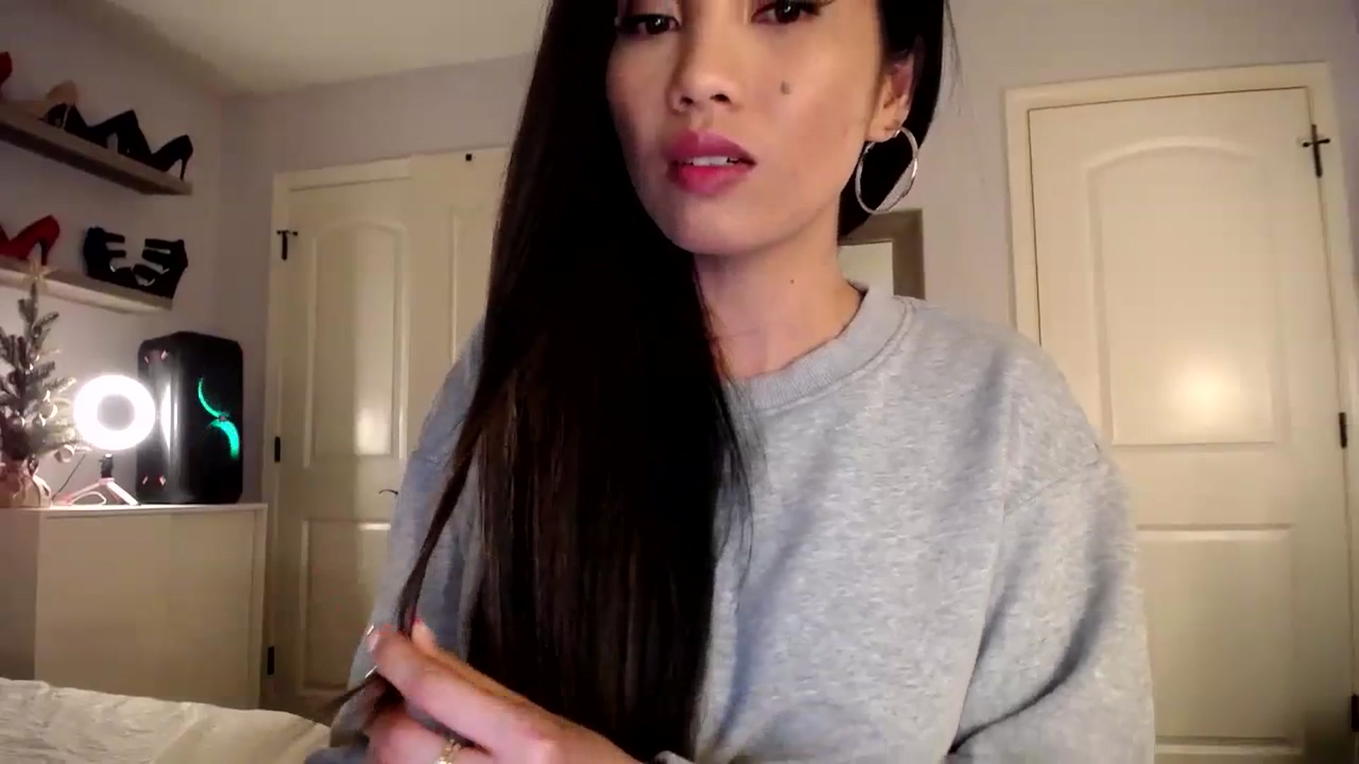 Gallery image thumbnail from AsianLuv_4U's myfreecams stream on, 12/11/2023, 23:39 image 10 of 20