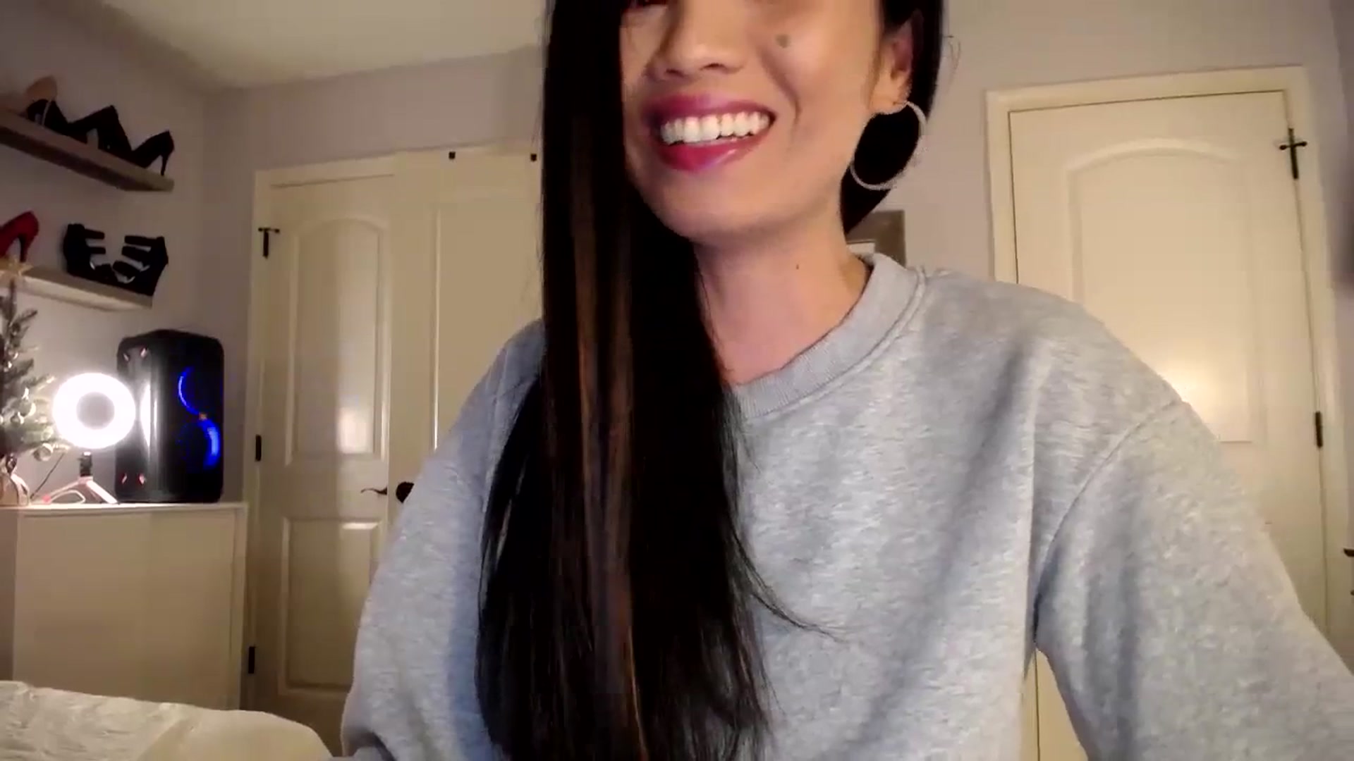 Gallery image thumbnail from AsianLuv_4U's myfreecams stream on, 12/11/2023, 23:39 image 2 of 20