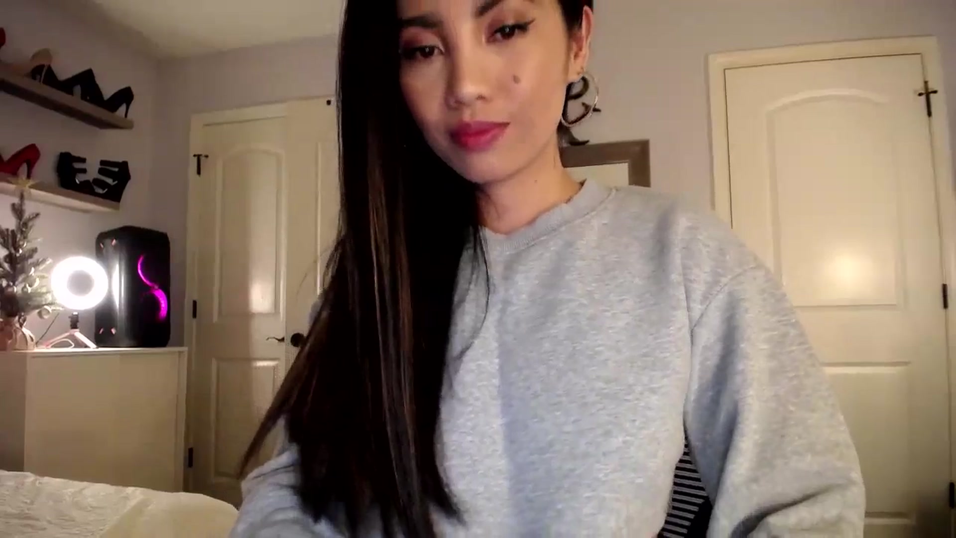Gallery image thumbnail from AsianLuv_4U's myfreecams stream on, 12/11/2023, 23:39 image 7 of 20