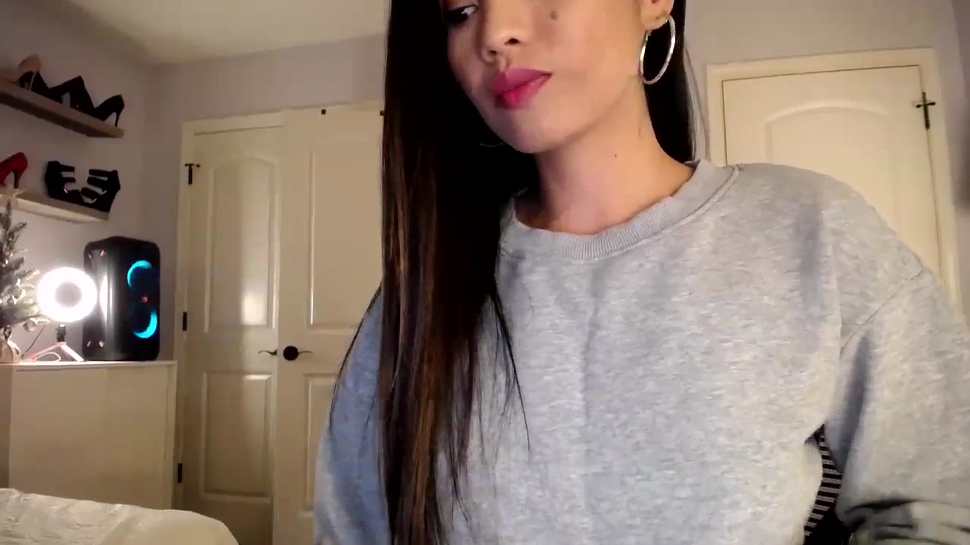 Gallery image thumbnail from AsianLuv_4U's myfreecams stream on, 12/11/2023, 23:39 image 3 of 20