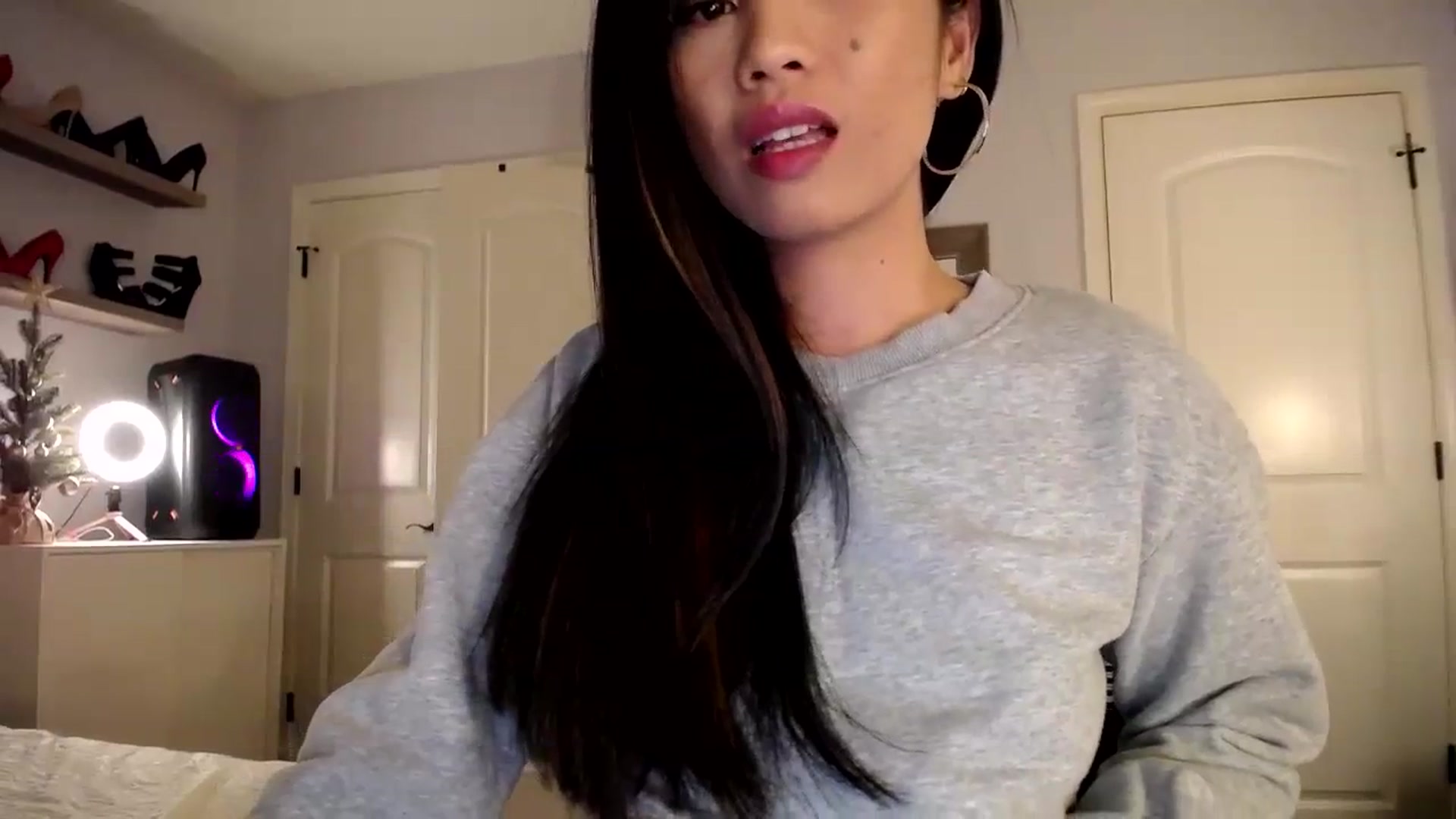 Gallery image thumbnail from AsianLuv_4U's myfreecams stream on, 12/11/2023, 23:39 image 9 of 20